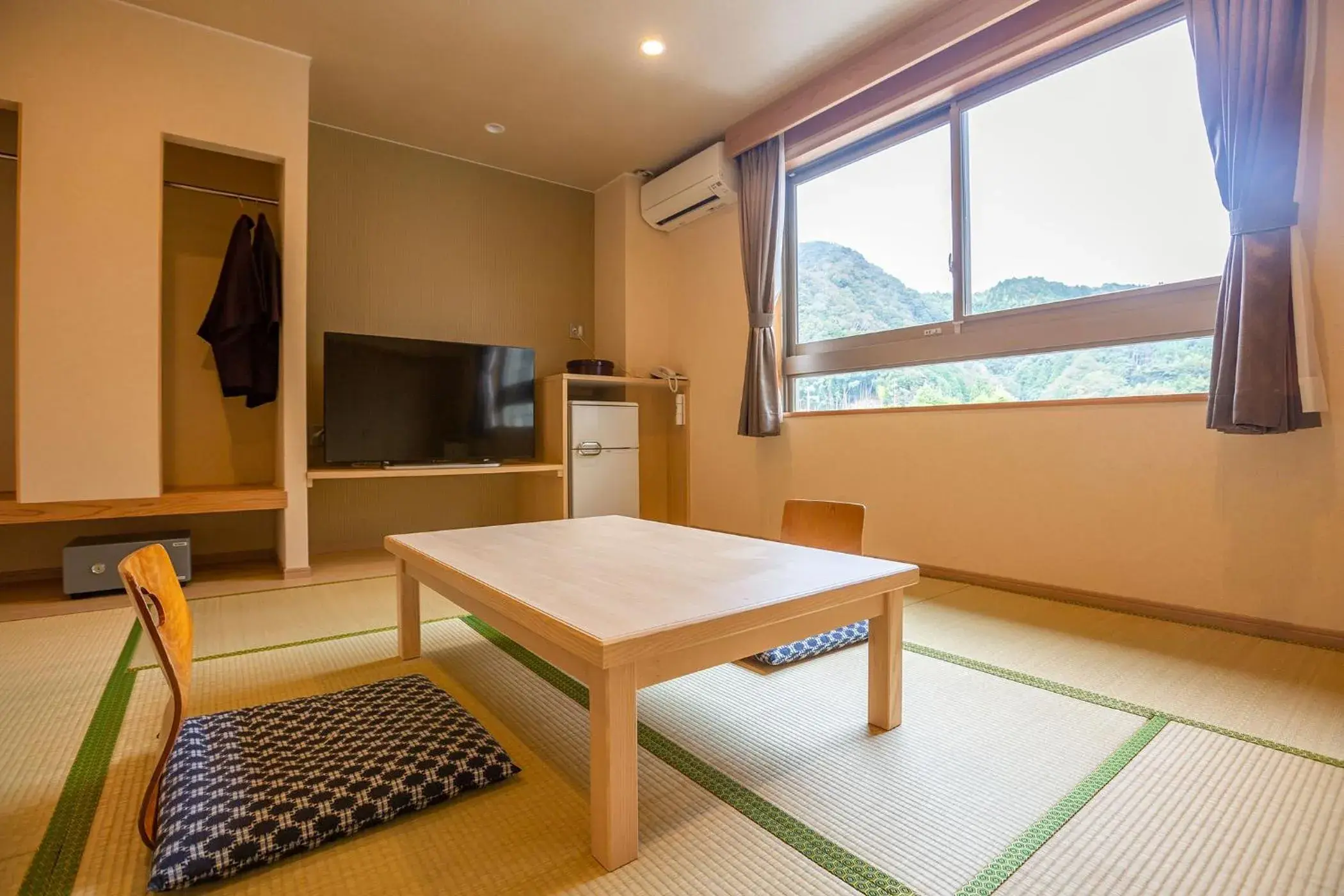 Photo of the whole room, TV/Entertainment Center in Ooedo Onsen Monogatari Kinosaki