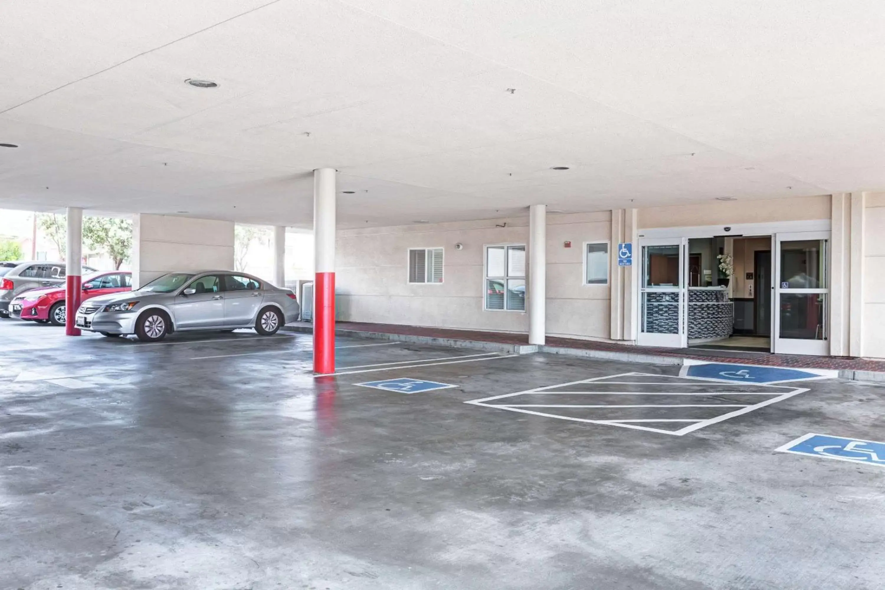 Property building in Ramada Limited and Suites San Francisco Airport