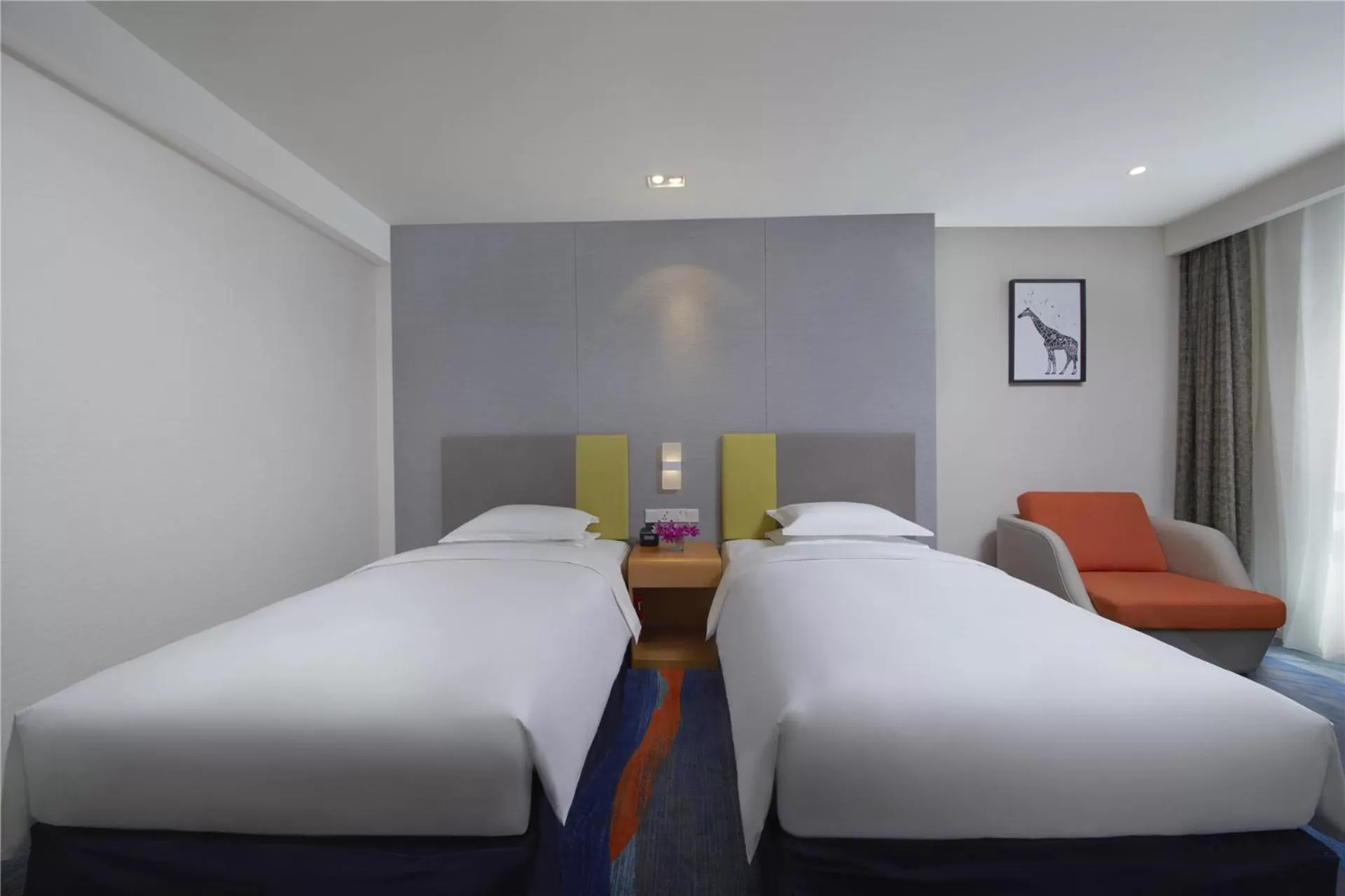 Photo of the whole room, Bed in Holiday Inn Express Zhengzhou Zhengdong by IHG