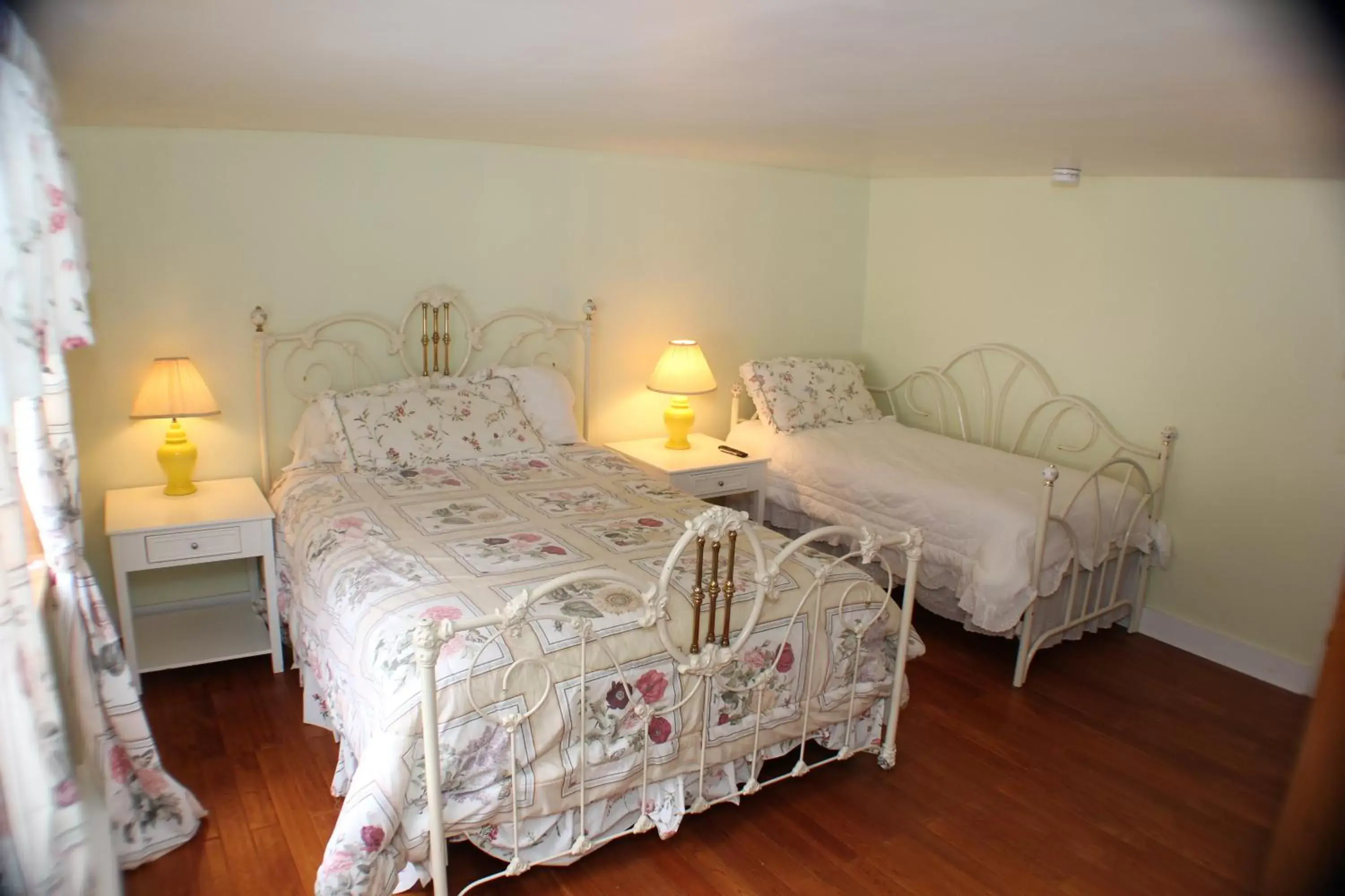 Photo of the whole room, Bed in The Inn at Quail Run