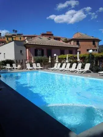 Swimming Pool in Hotel Due Mari