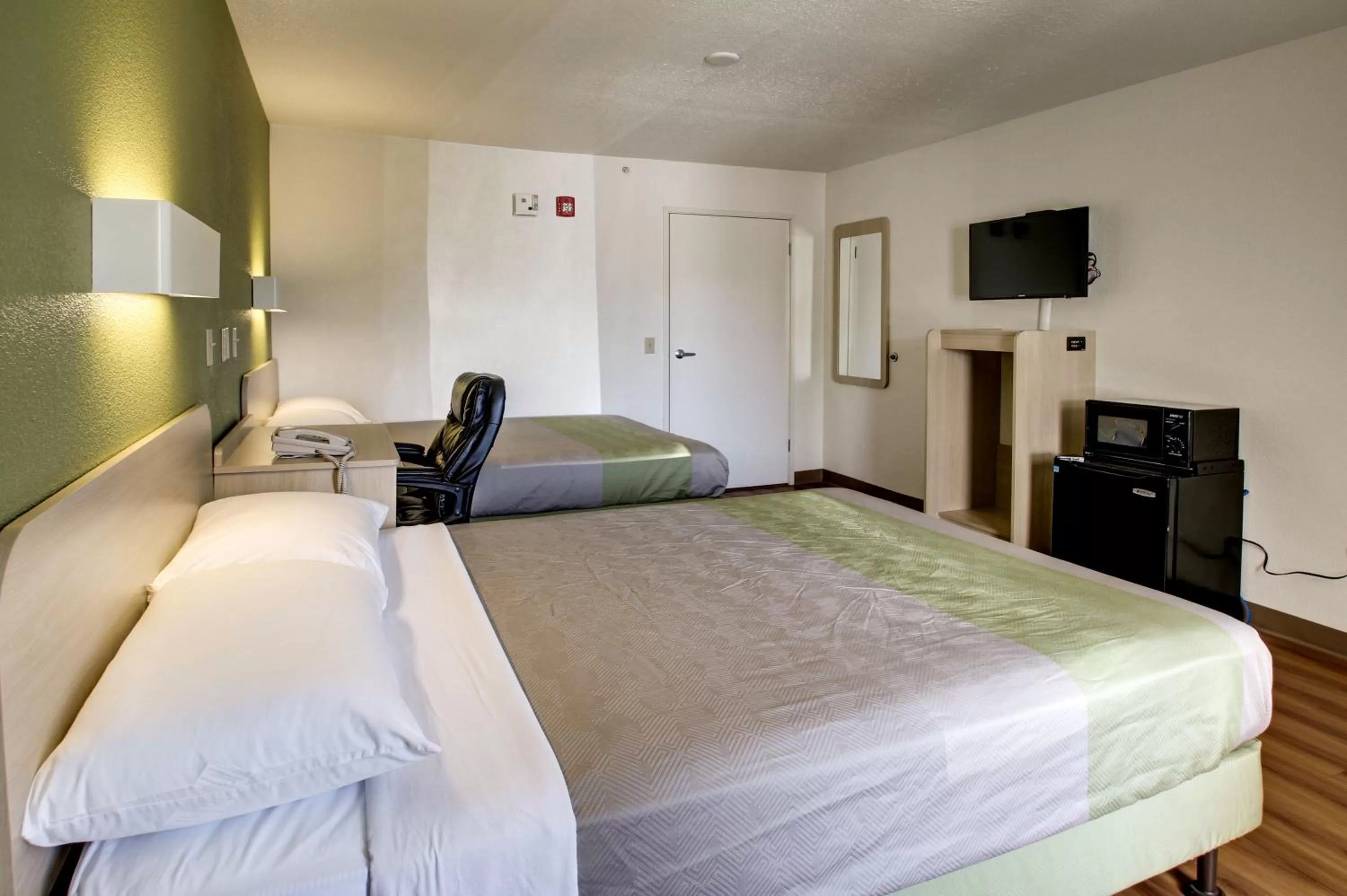 Photo of the whole room in Motel 6-Ogden, UT - Riverdale