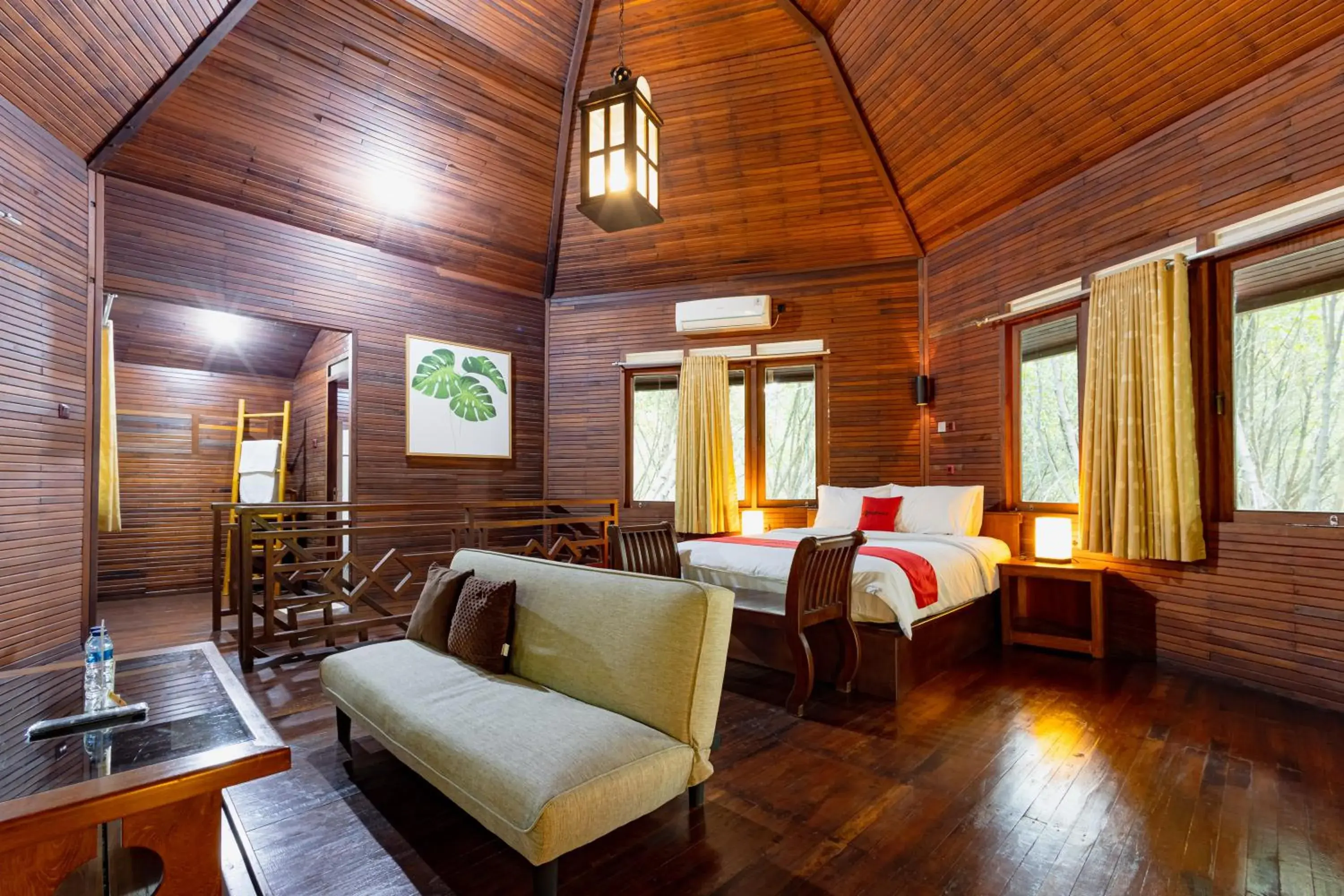 Bedroom, Seating Area in RedDoorz Resort @ Taman Wisata Mangrove