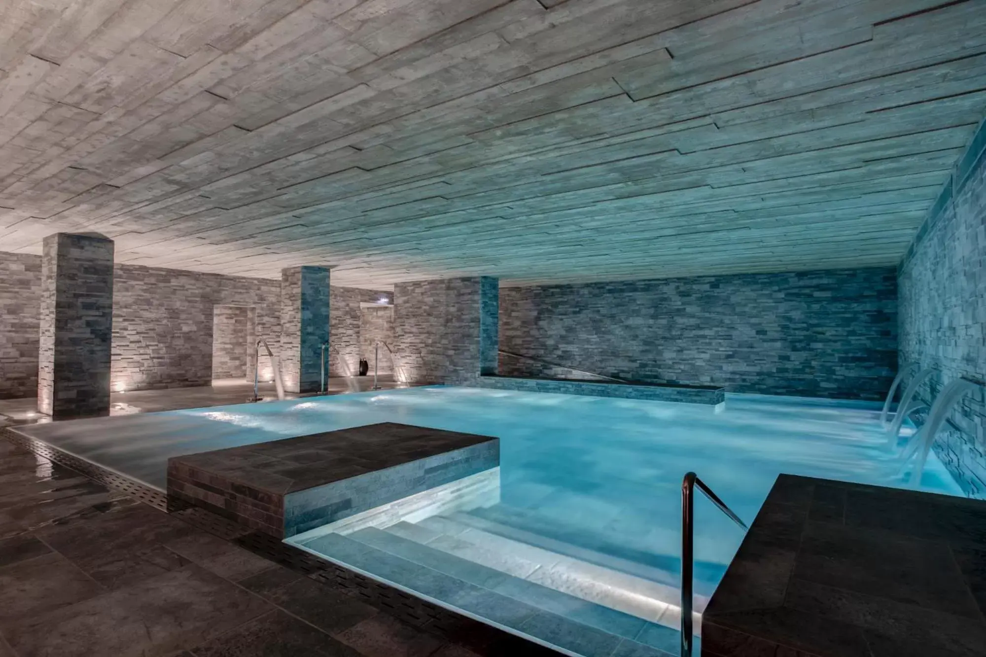 Spa and wellness centre/facilities, Swimming Pool in Hôtel Lyon Métropole