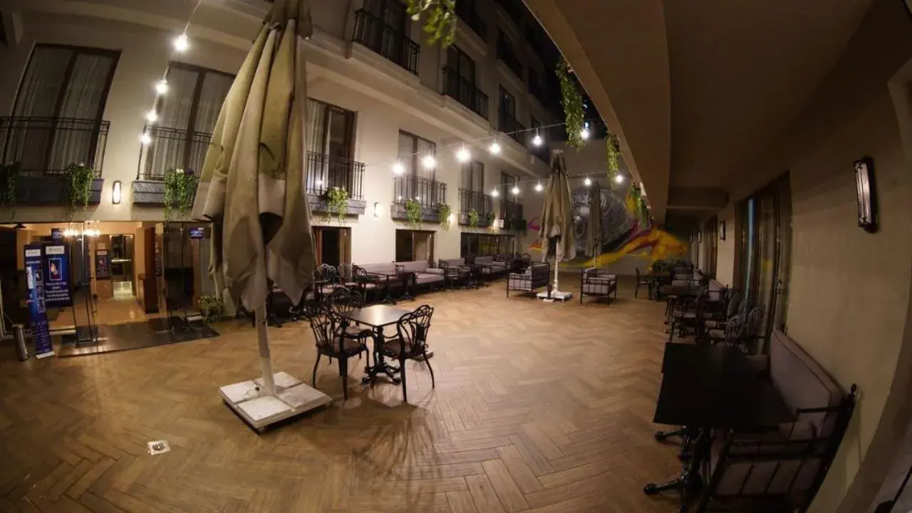 Patio, Restaurant/Places to Eat in Keten Suites Taksim