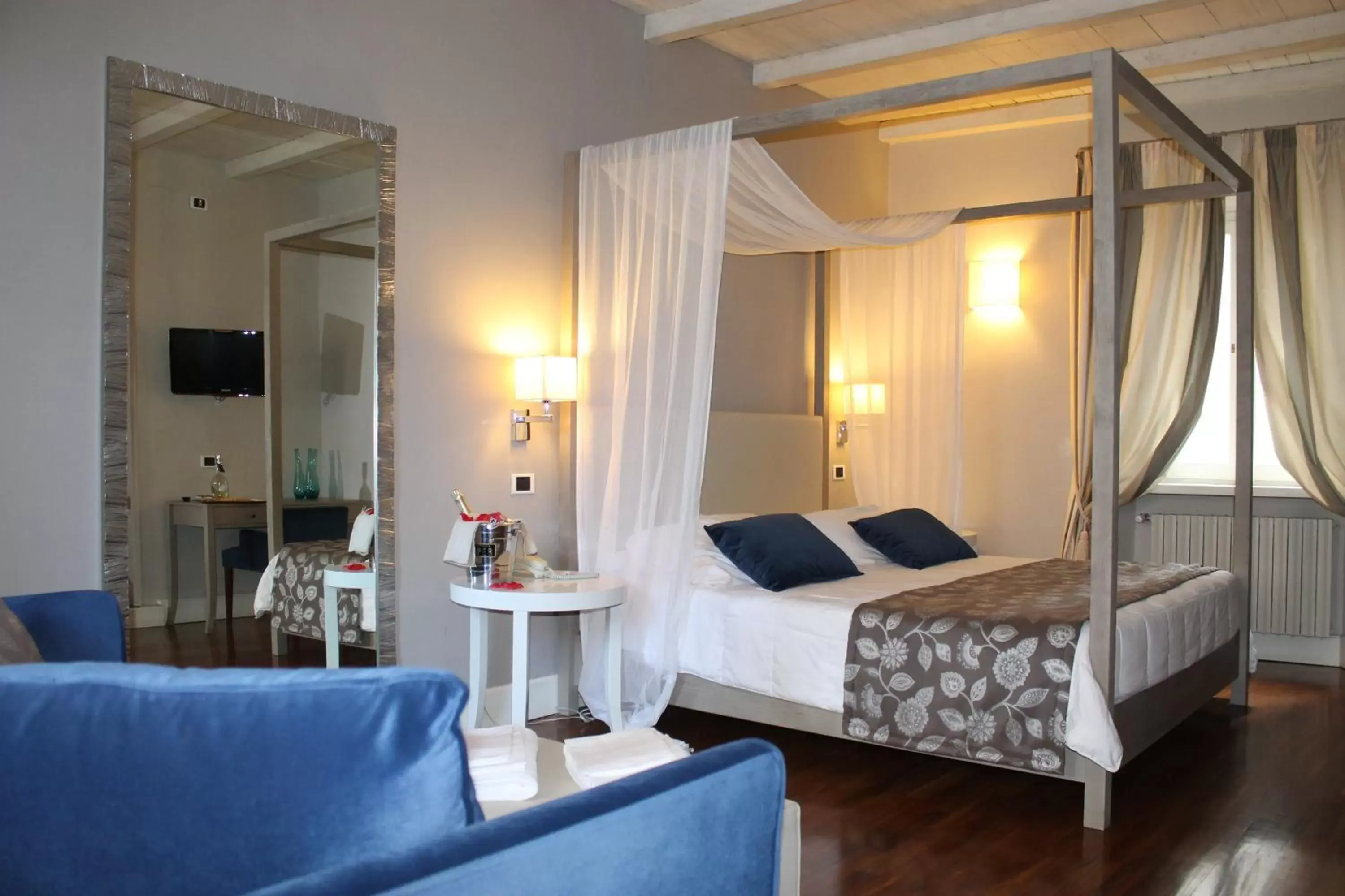 Bed in Hotel Charleston Bed in Hotel Charleston