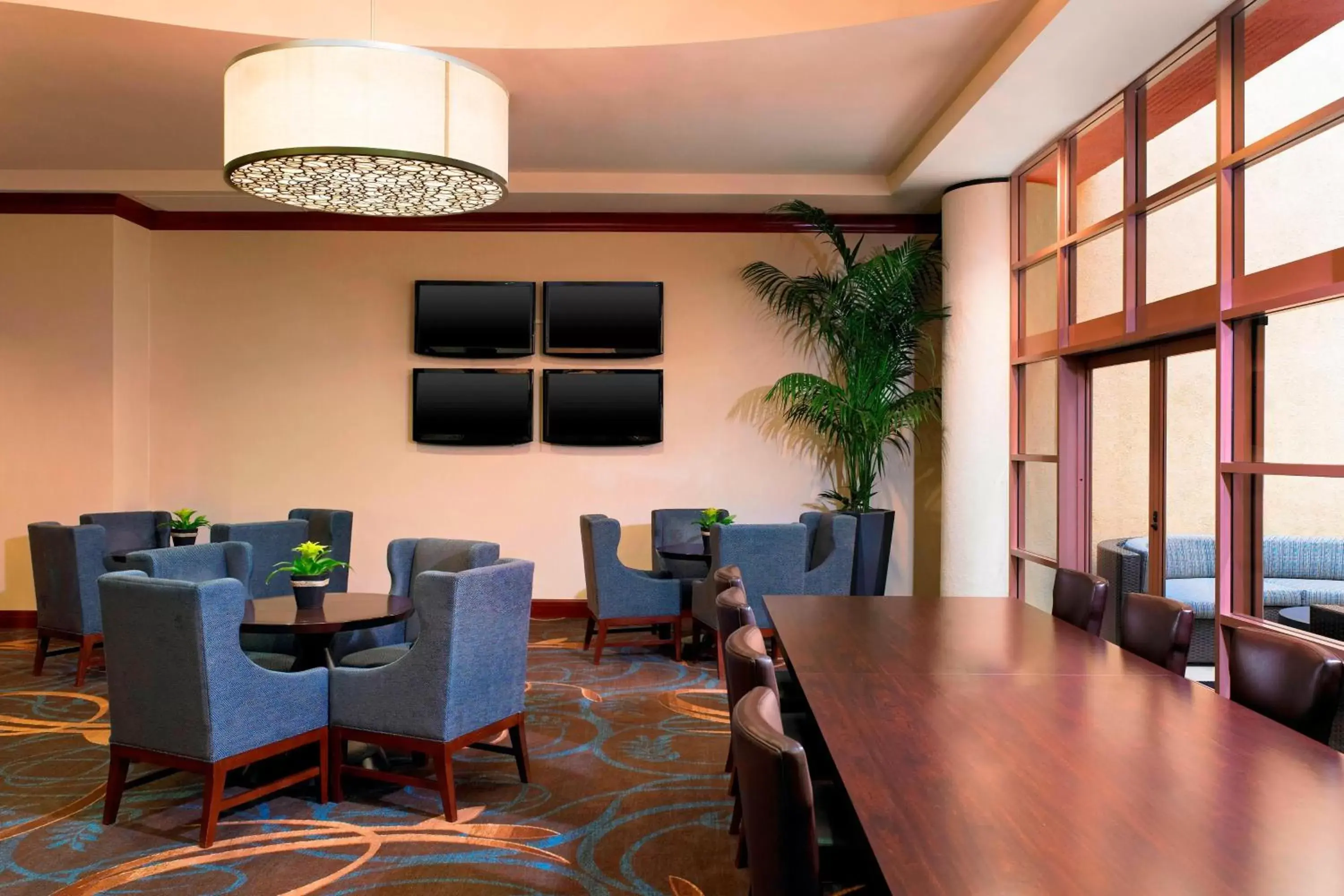 Lounge or bar, Restaurant/Places to Eat in Sheraton Agoura Hills Hotel