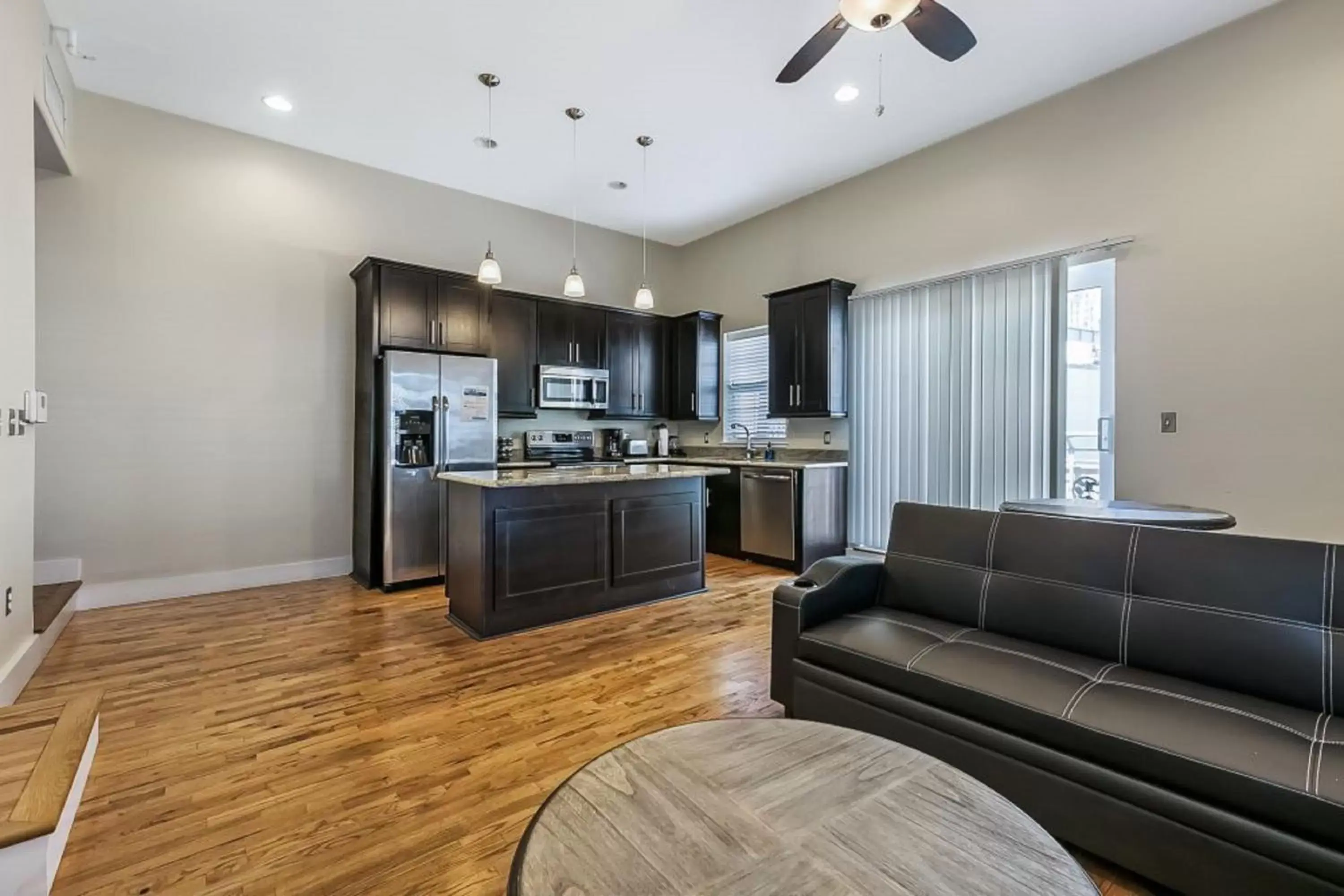 Kitchen or kitchenette, Kitchen/Kitchenette in Stunning Apartments with Luxury Amenities