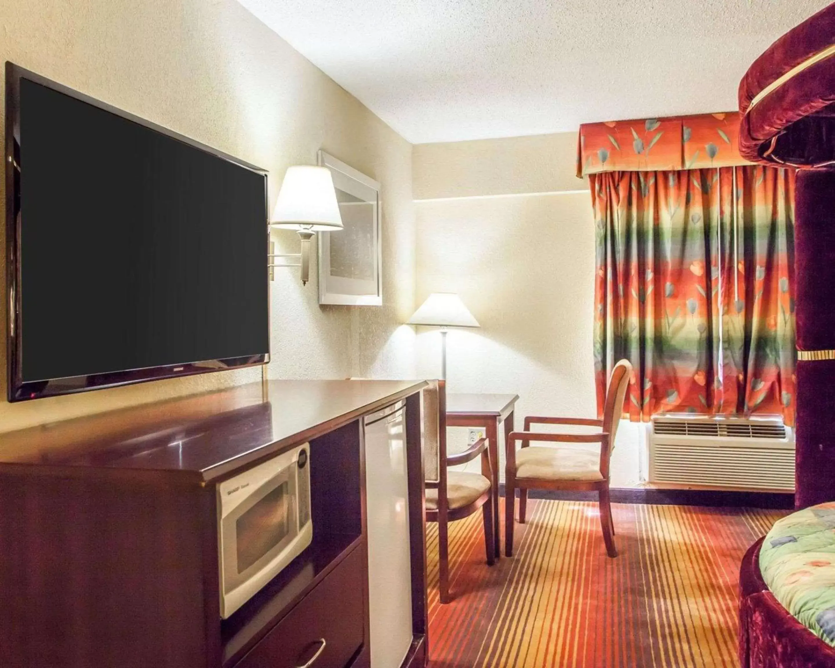 Photo of the whole room, TV/Entertainment Center in Days Inn by Wyndham Jersey City