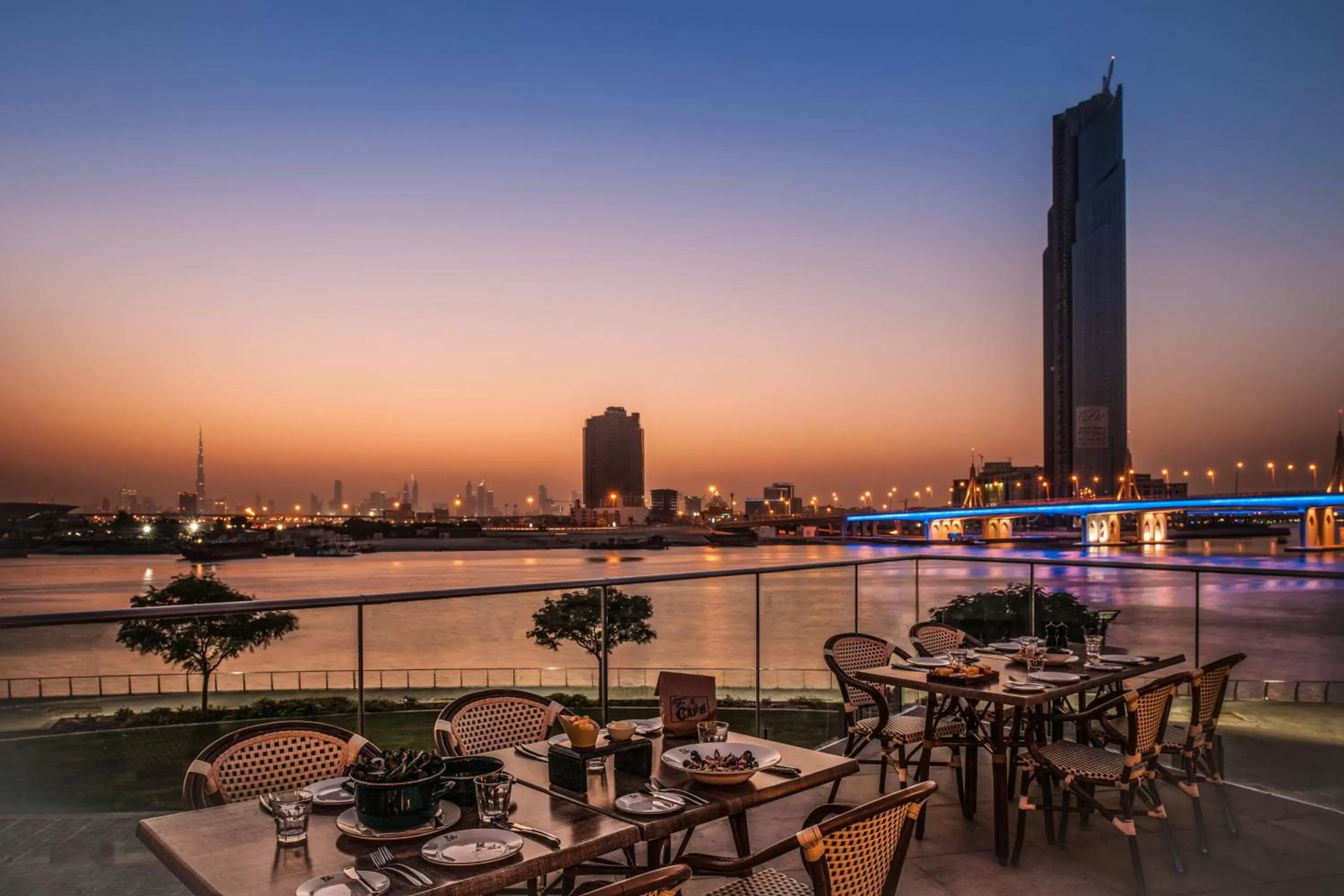 Lounge or bar in Crowne Plaza Dubai Festival City