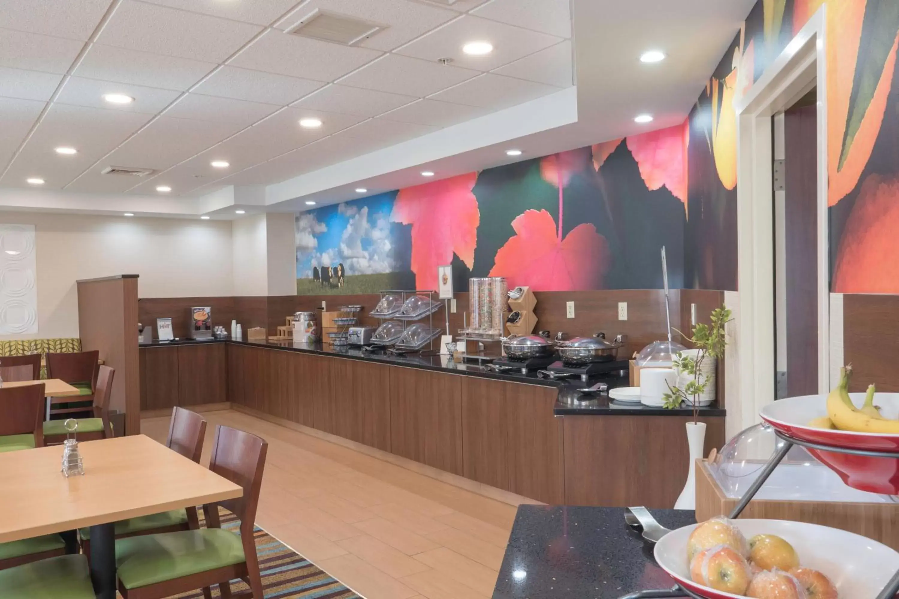 Breakfast, Restaurant/Places to Eat in Fairfield Inn & Suites by Marriott Cleveland Streetsboro