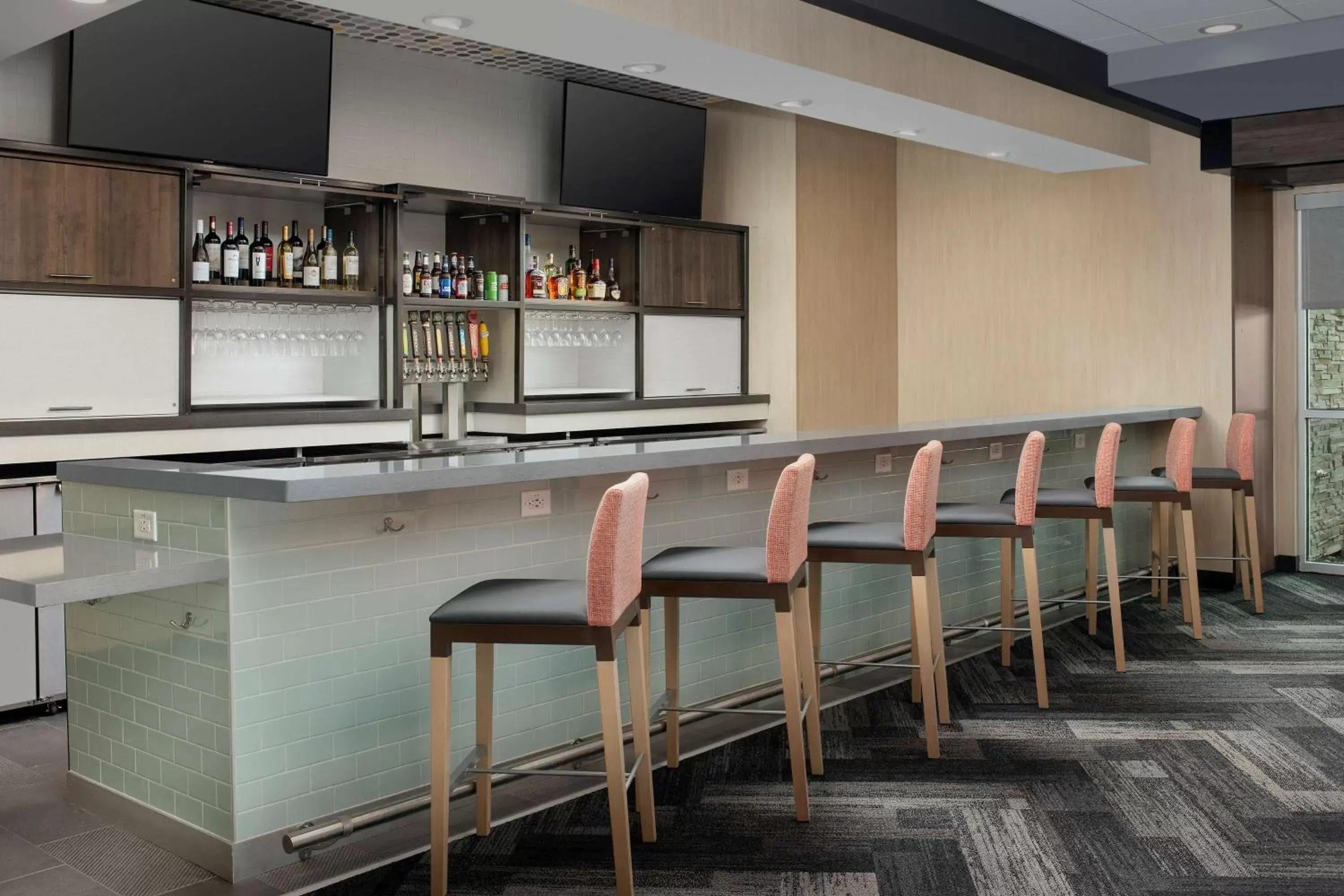 Lounge or bar, Lounge/Bar in Hampton Inn & Suites Charlotte Airport Lake Pointe