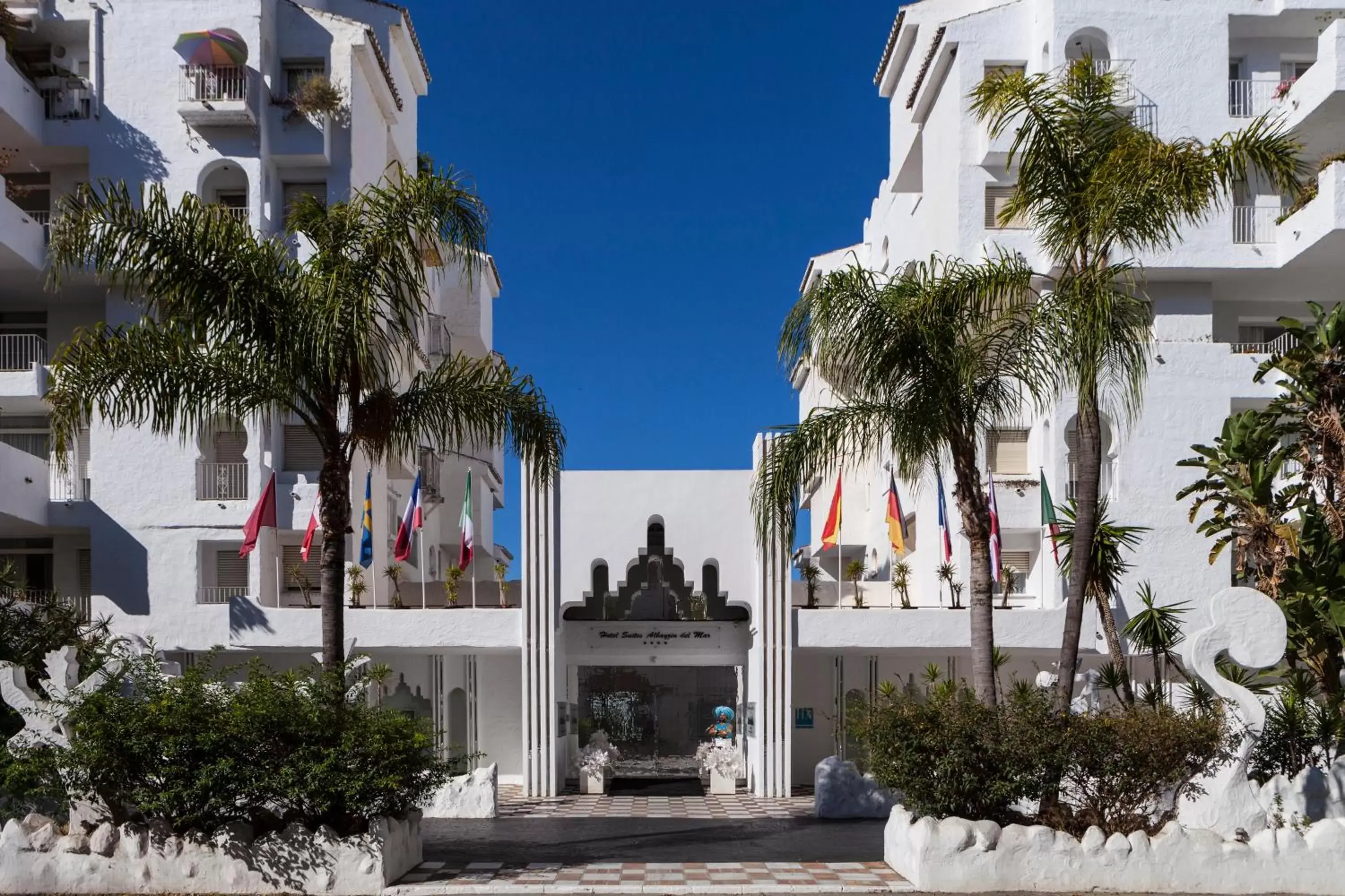 Facade/entrance, Property Building in Hotel Suites Albayzin Del Mar