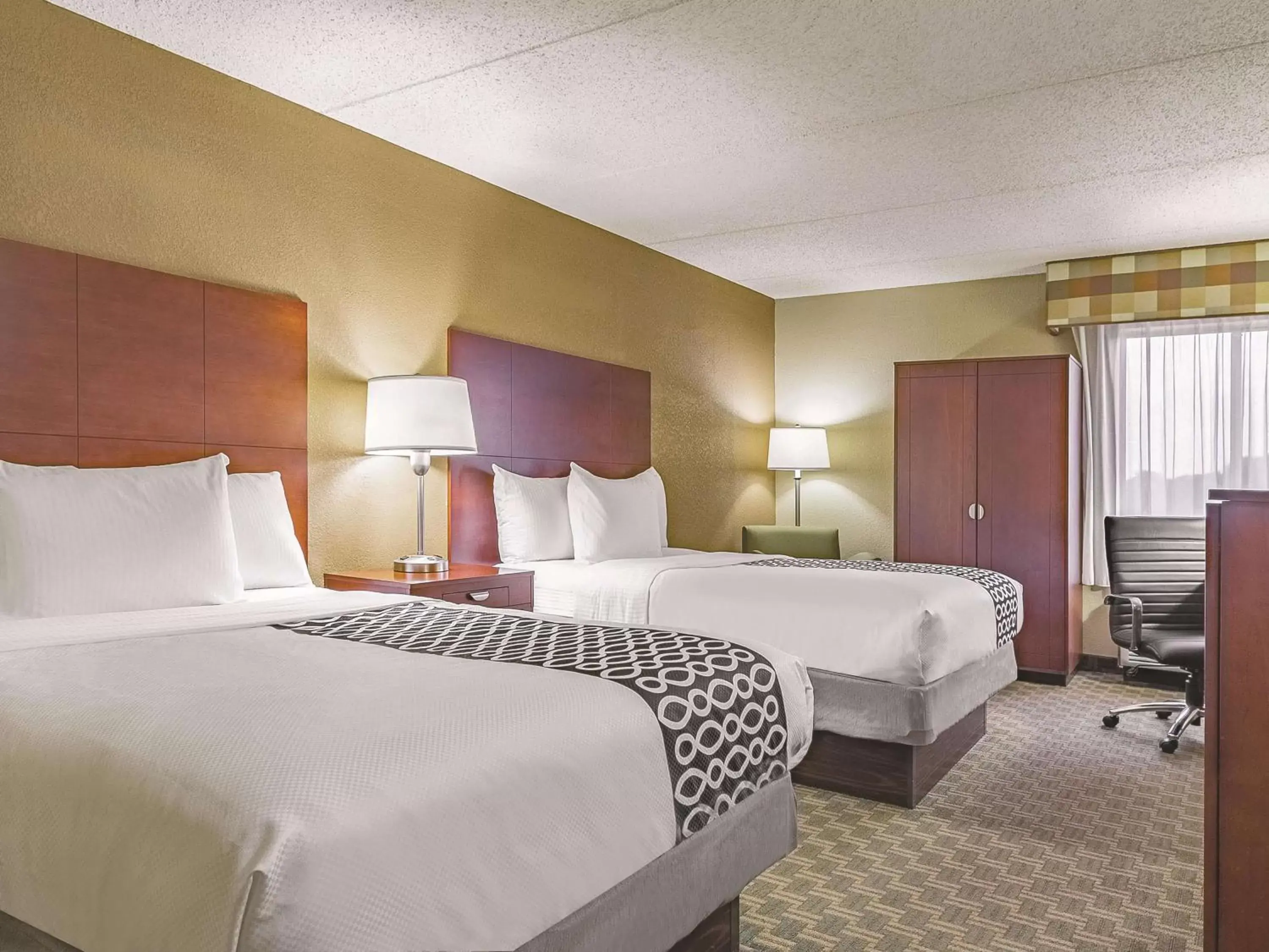 Photo of the whole room, Bed in La Quinta by Wyndham Cleveland Airport West