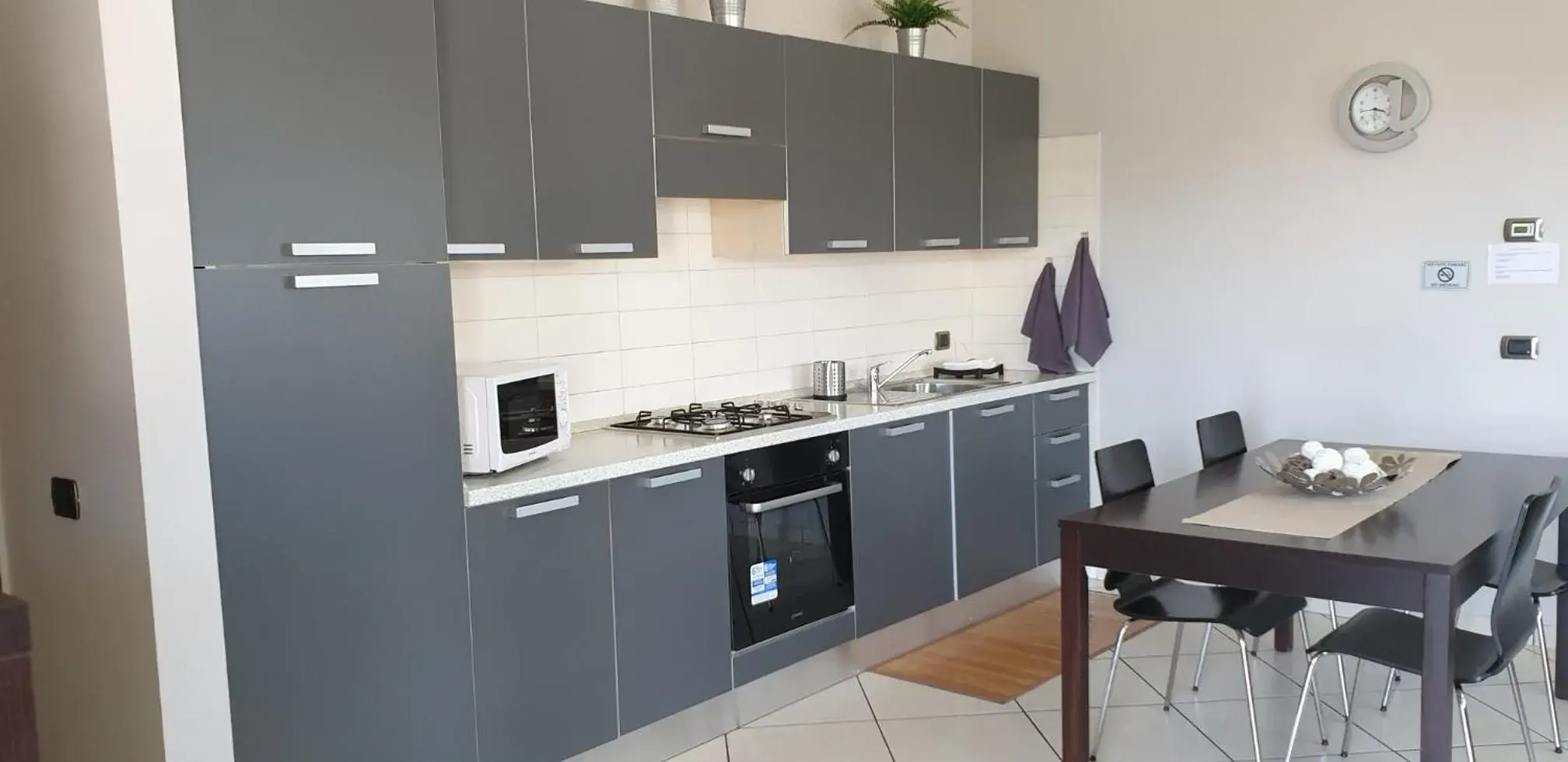 Dining area, Kitchen/Kitchenette in Hotel Residence Aurora