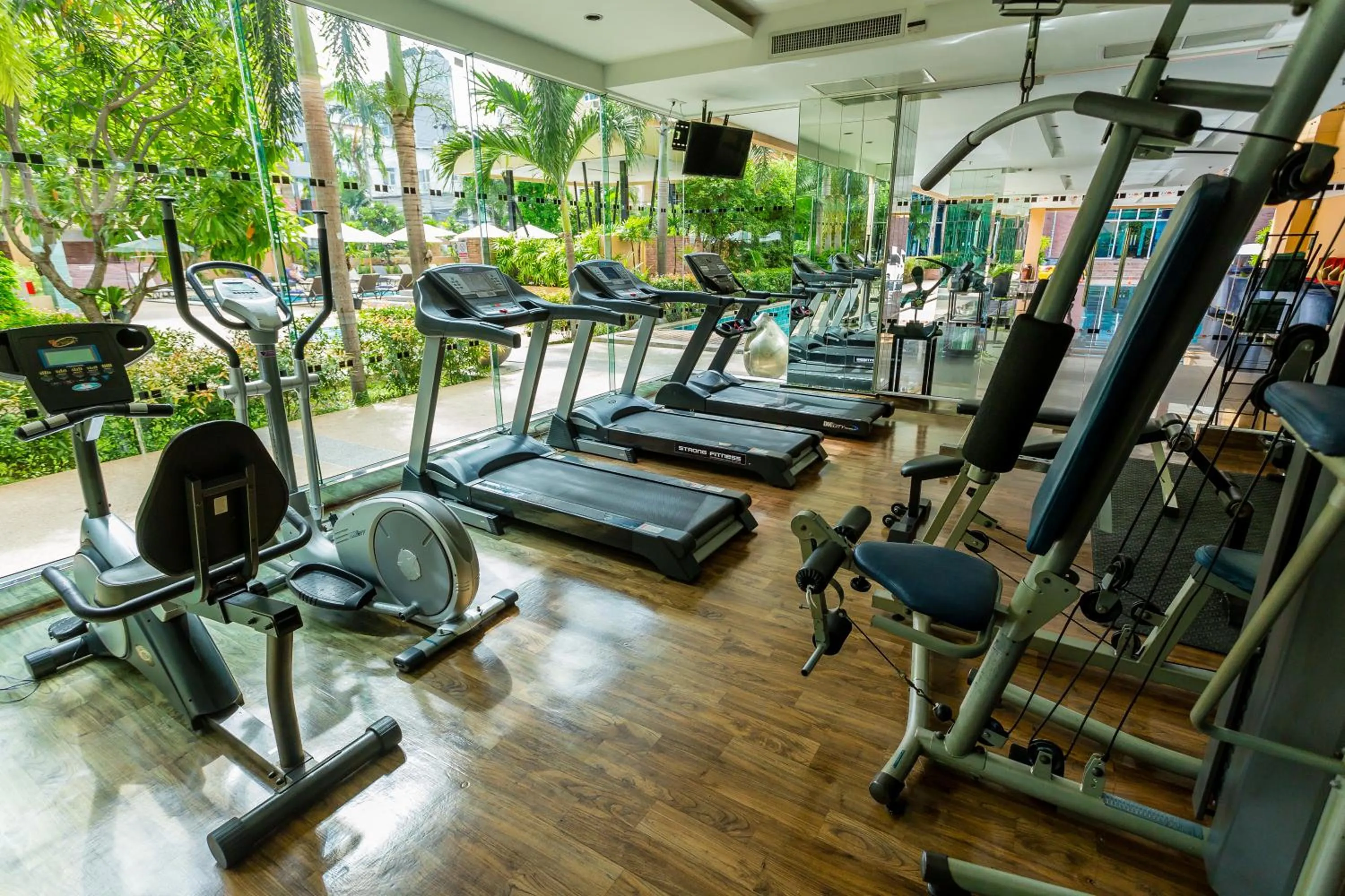 Fitness centre/facilities in Nova Platinum Hotel