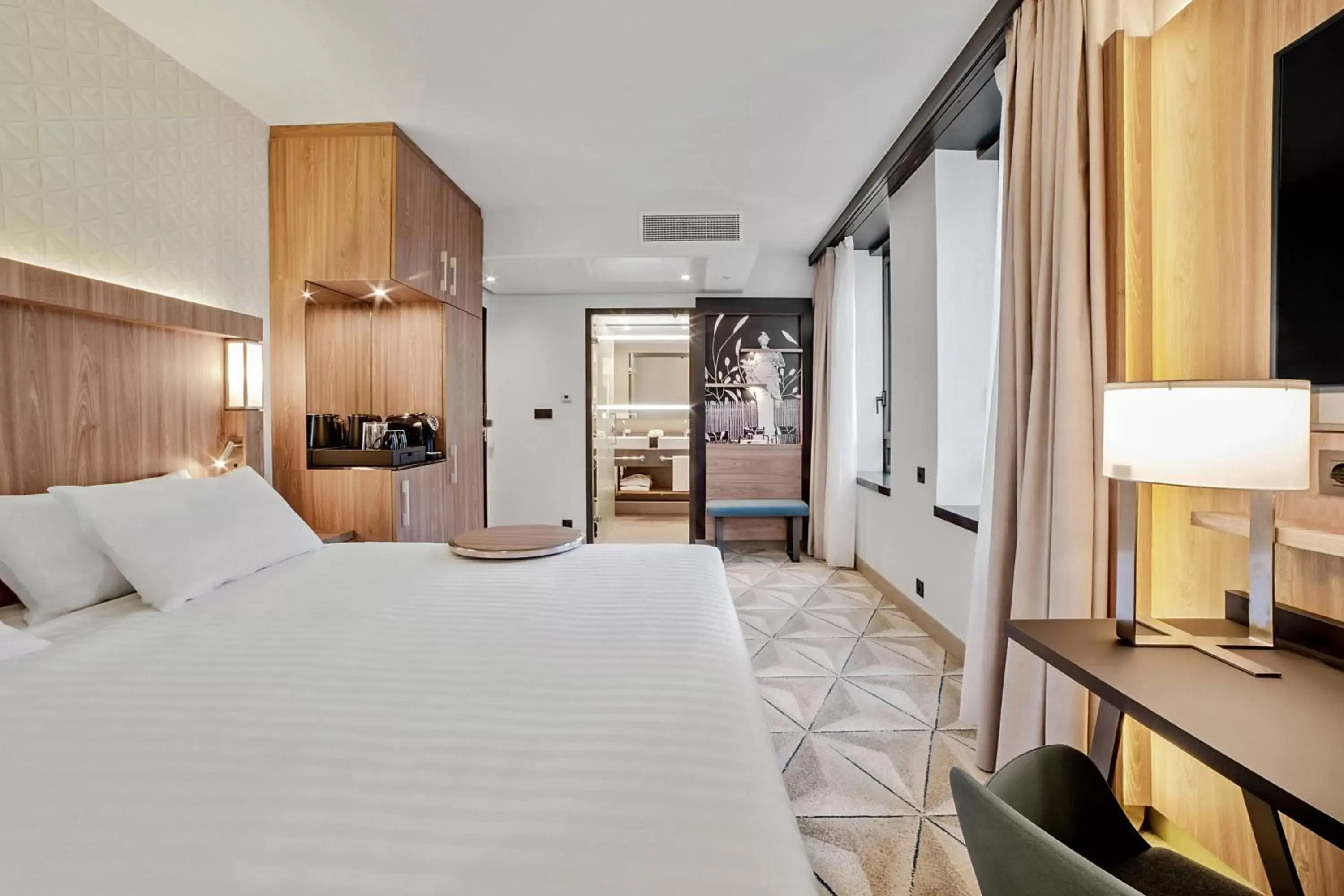 Premium Room High Floor in Courtyard by Marriott Paris Porte de Versailles
