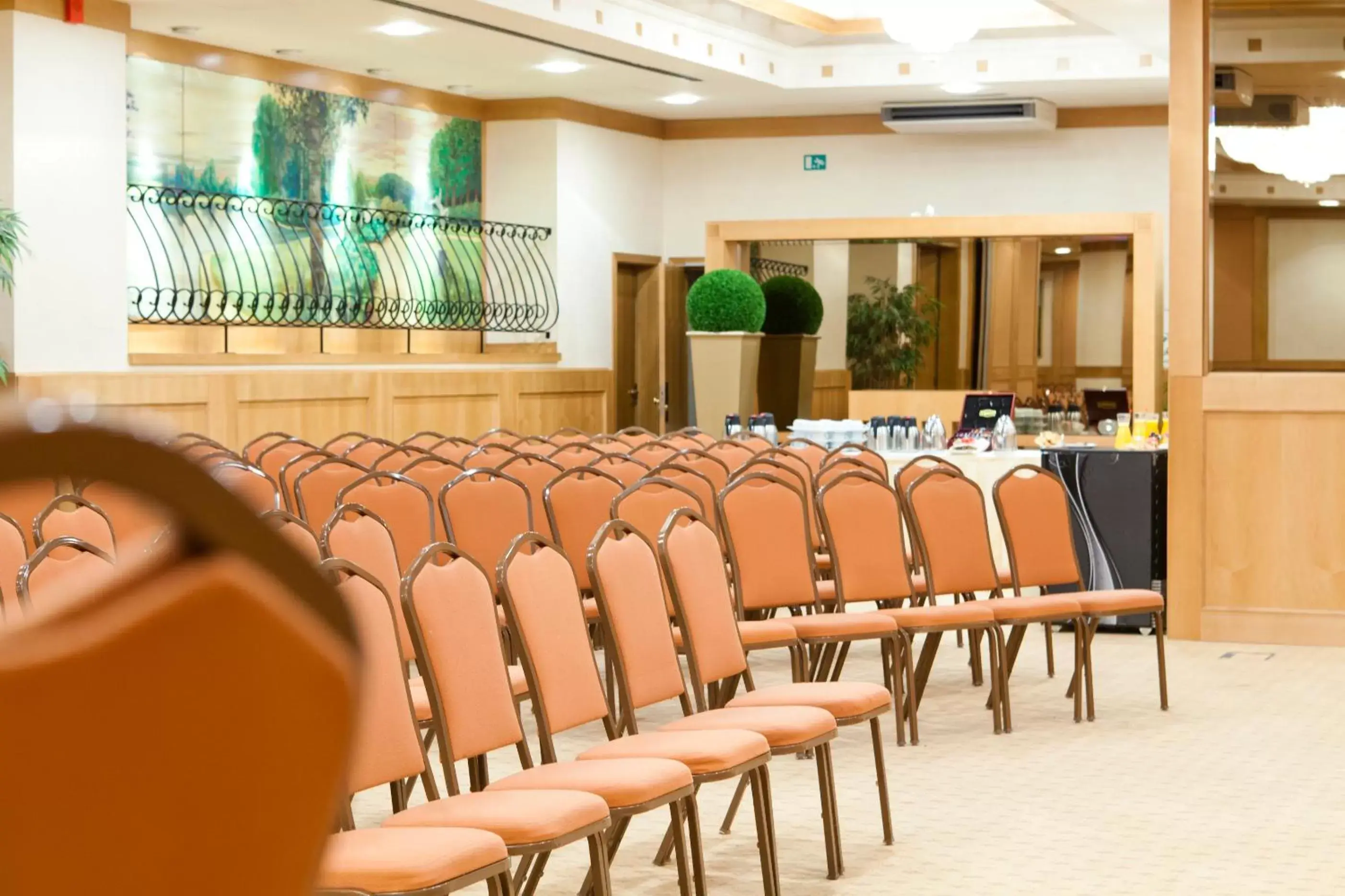 Business facilities in Hotel Le Chatelain