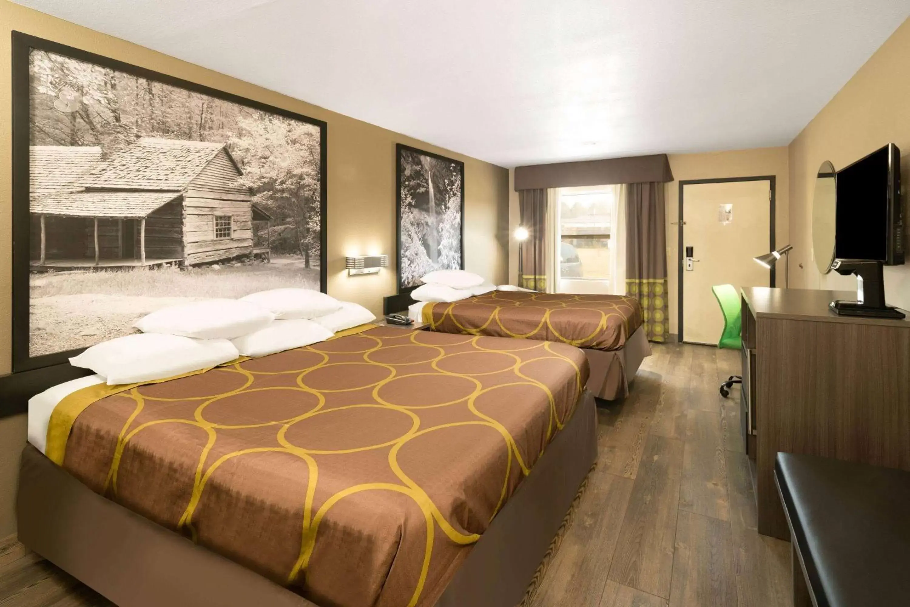 Photo of the whole room, Bed in Super 8 by Wyndham Cleveland