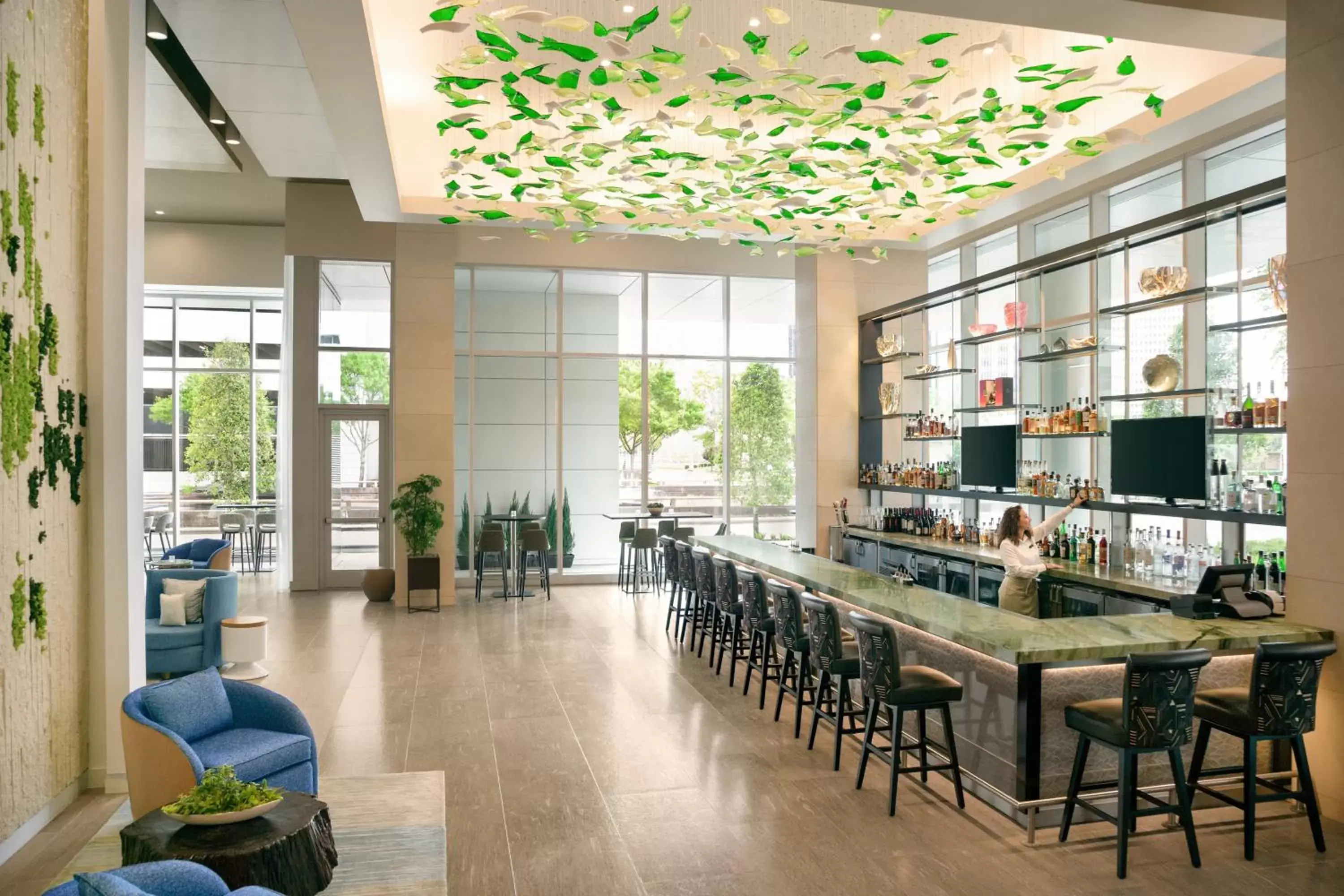 Lounge or bar in InterContinental Houston Medical Center, an IHG Hotel