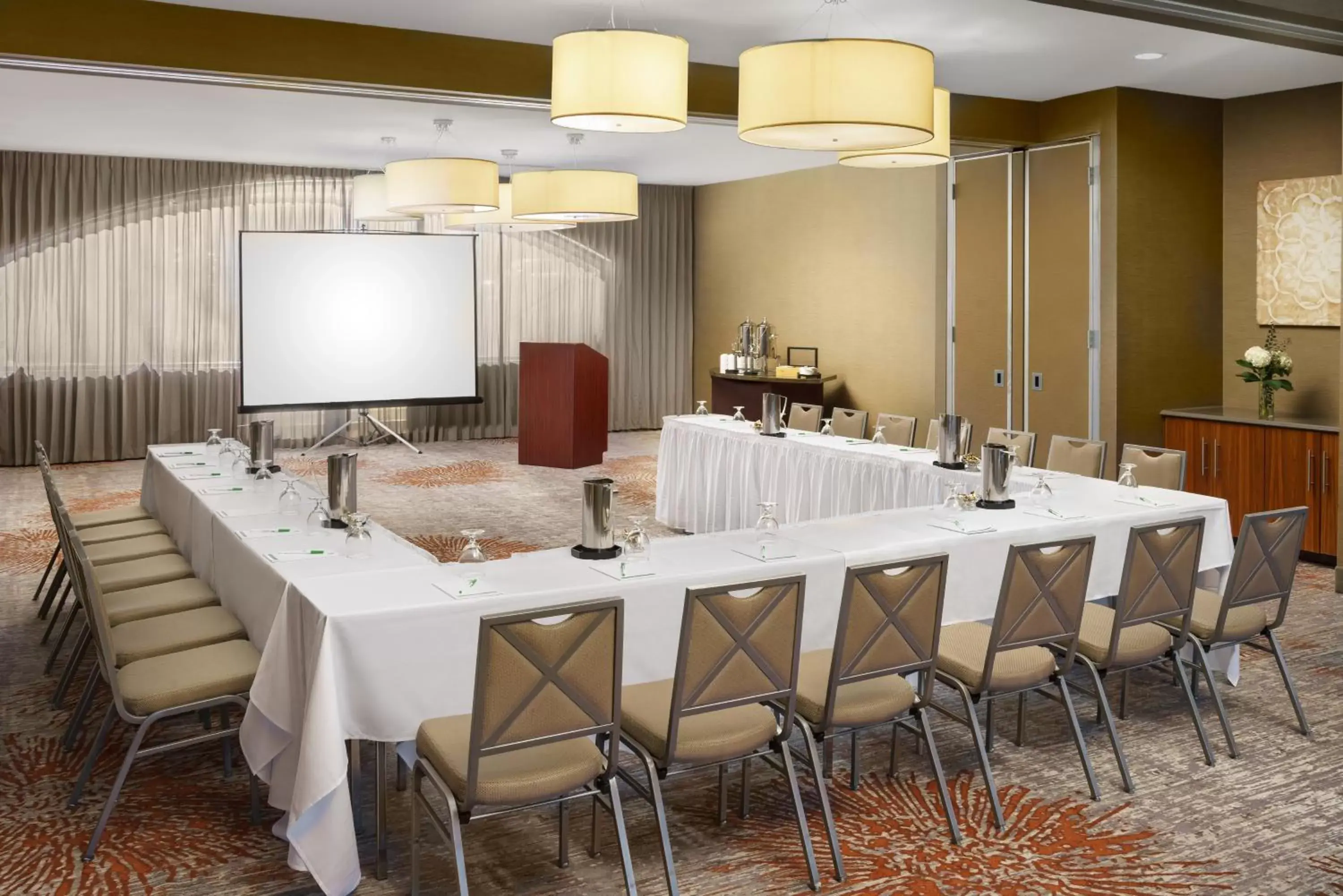 Meeting/conference room in Holiday Inn Charlotte University, an IHG Hotel