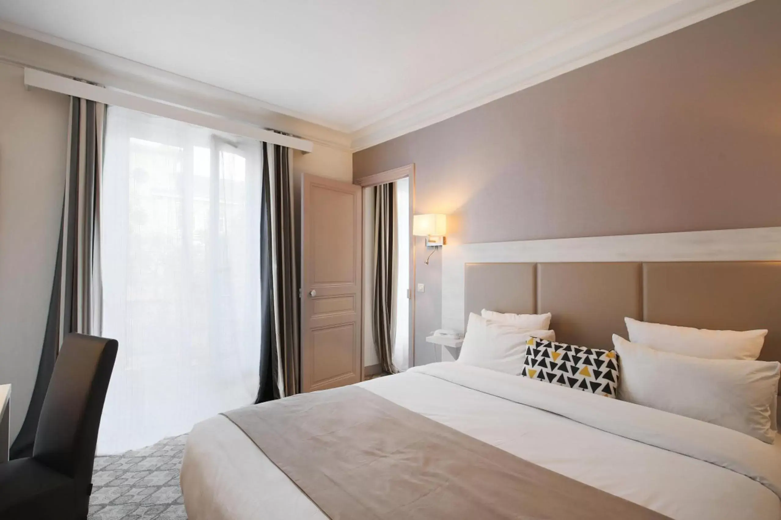 Bed in Grand Hôtel Des Gobelins