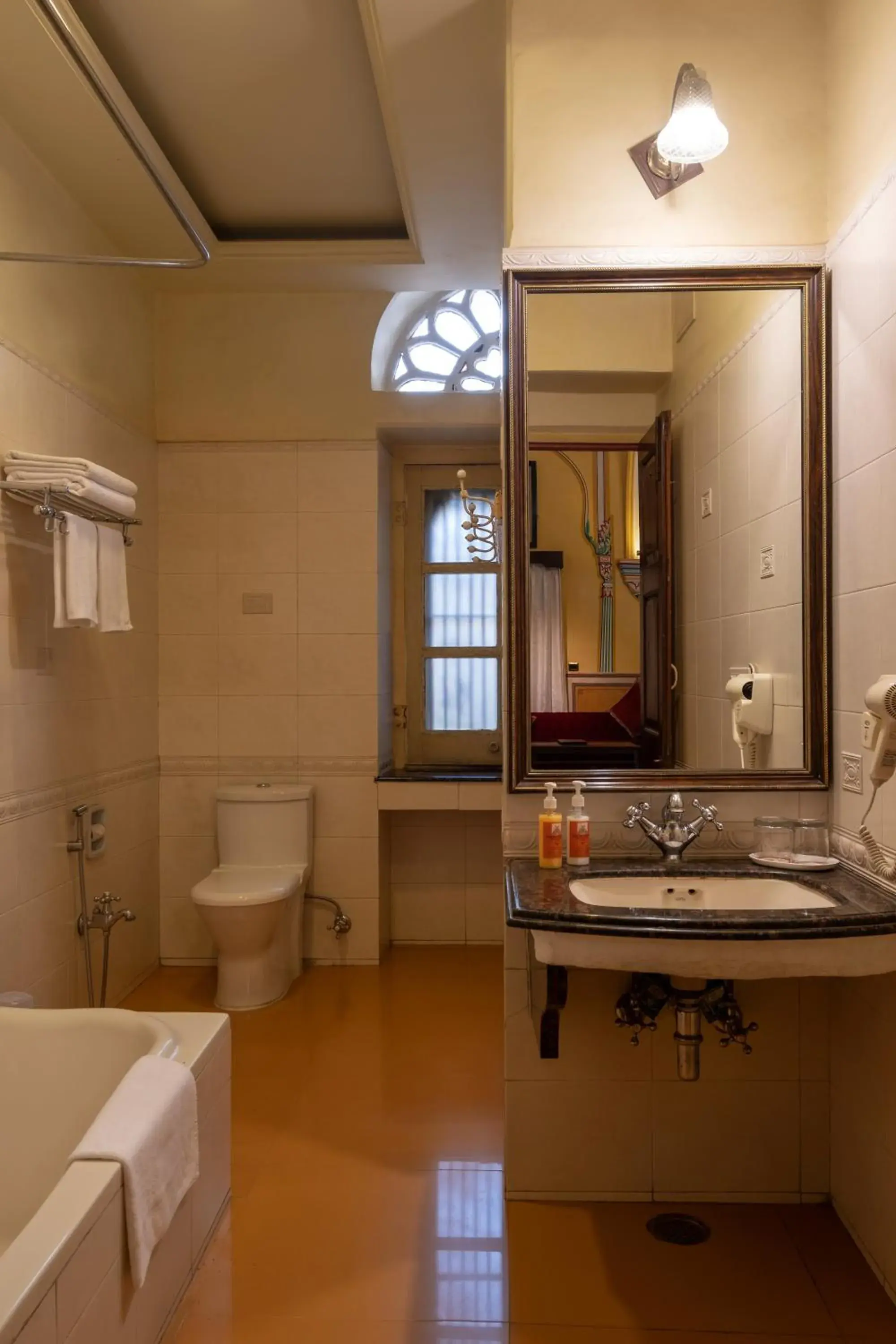 Bathroom in Hotel Narain Niwas Palace