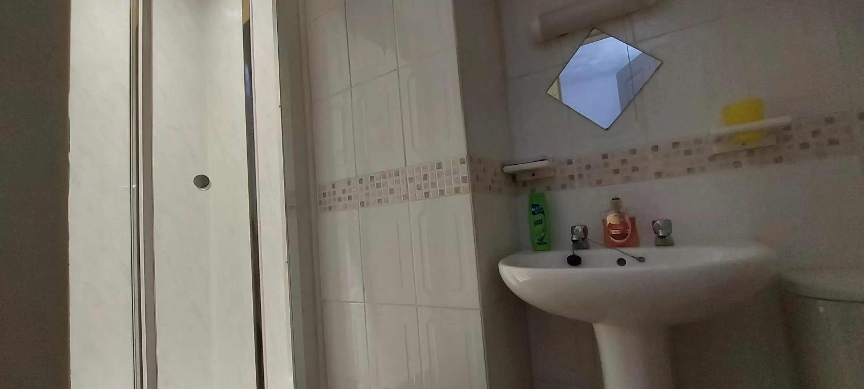 Bathroom in Daffodil Guest House