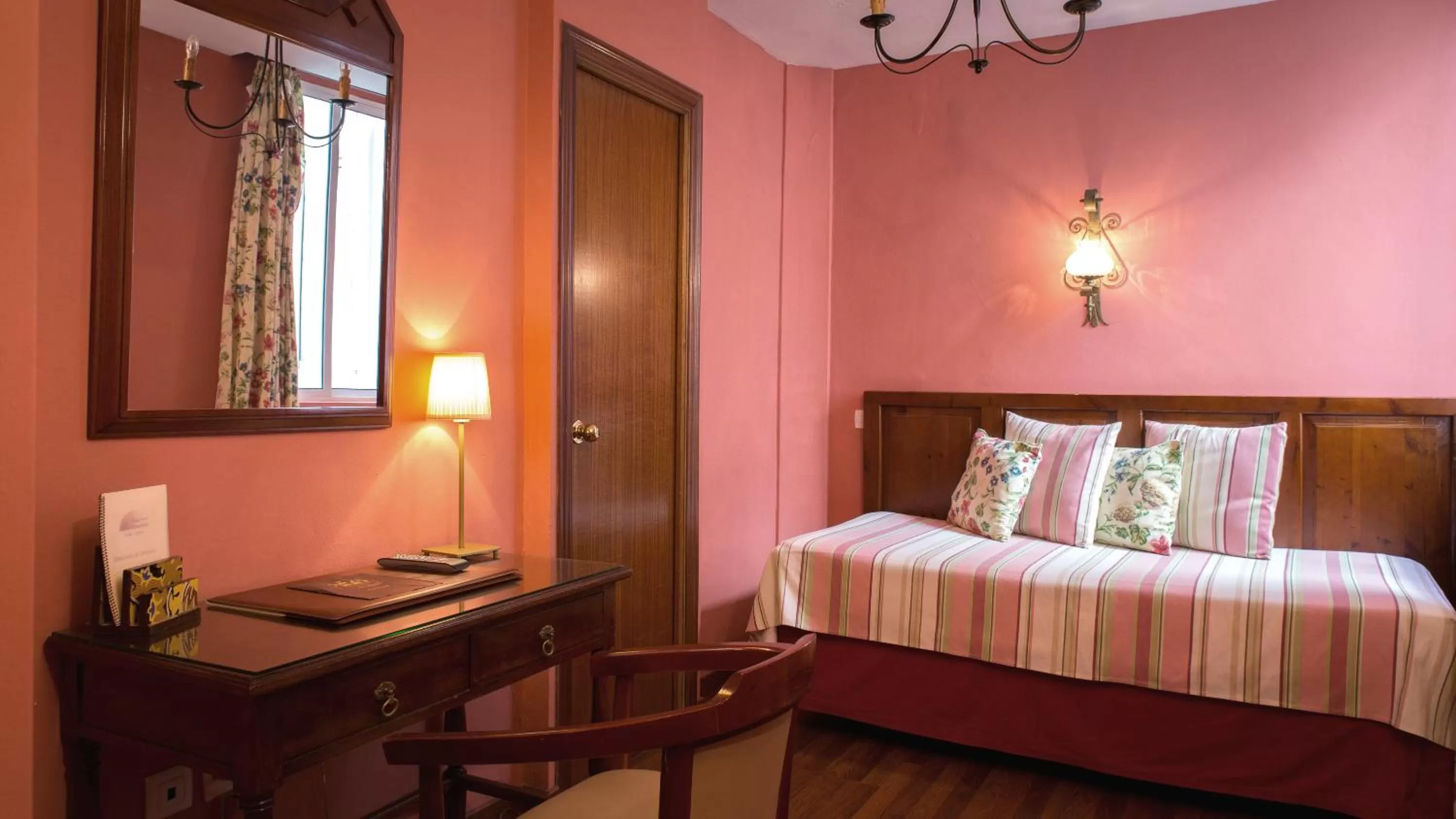 Bedroom, Bed in Hotel Abanico Casa Palacio