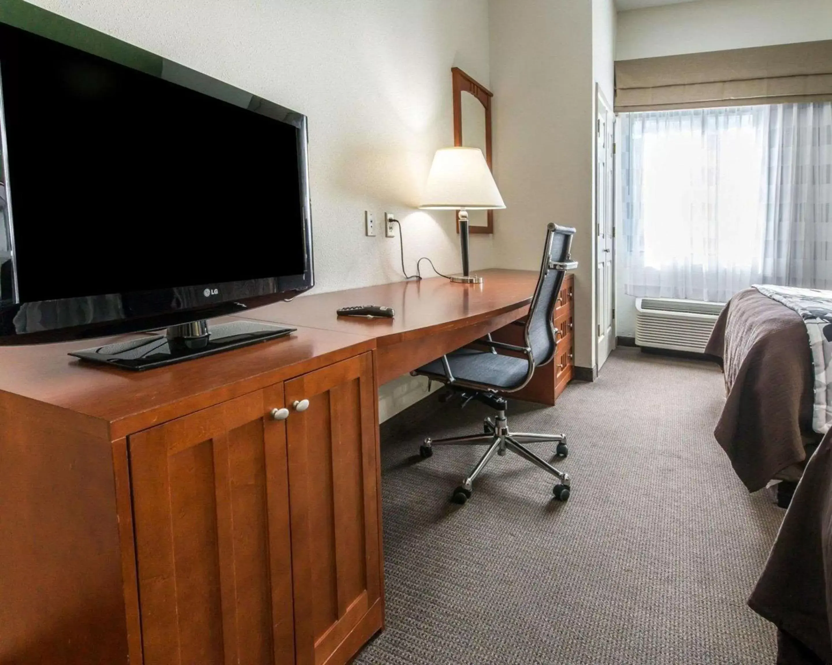 Photo of the whole room, TV/Entertainment Center in Sleep Inn & Suites Winchester