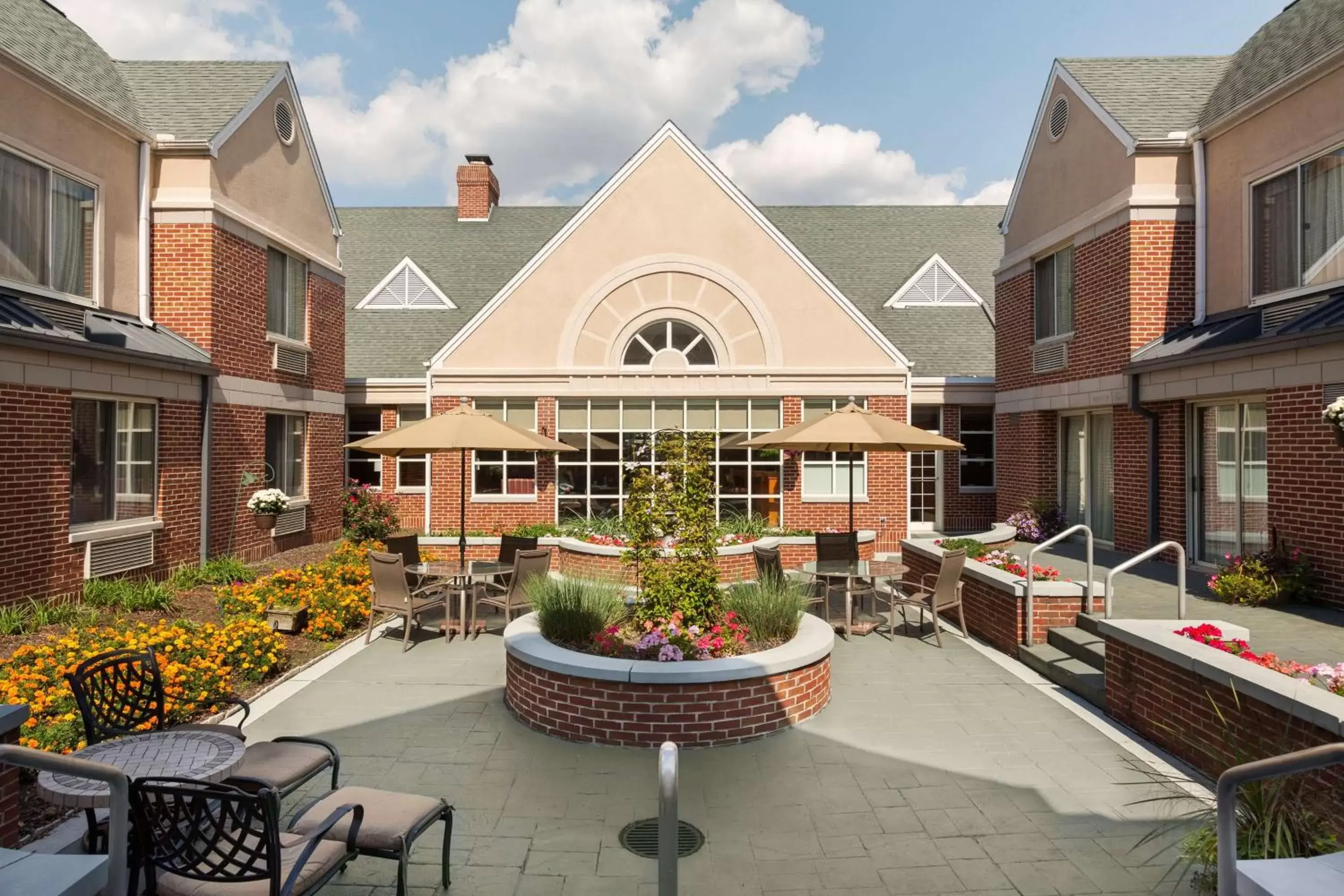 Patio, Property Building in Hilton Garden Inn Lancaster