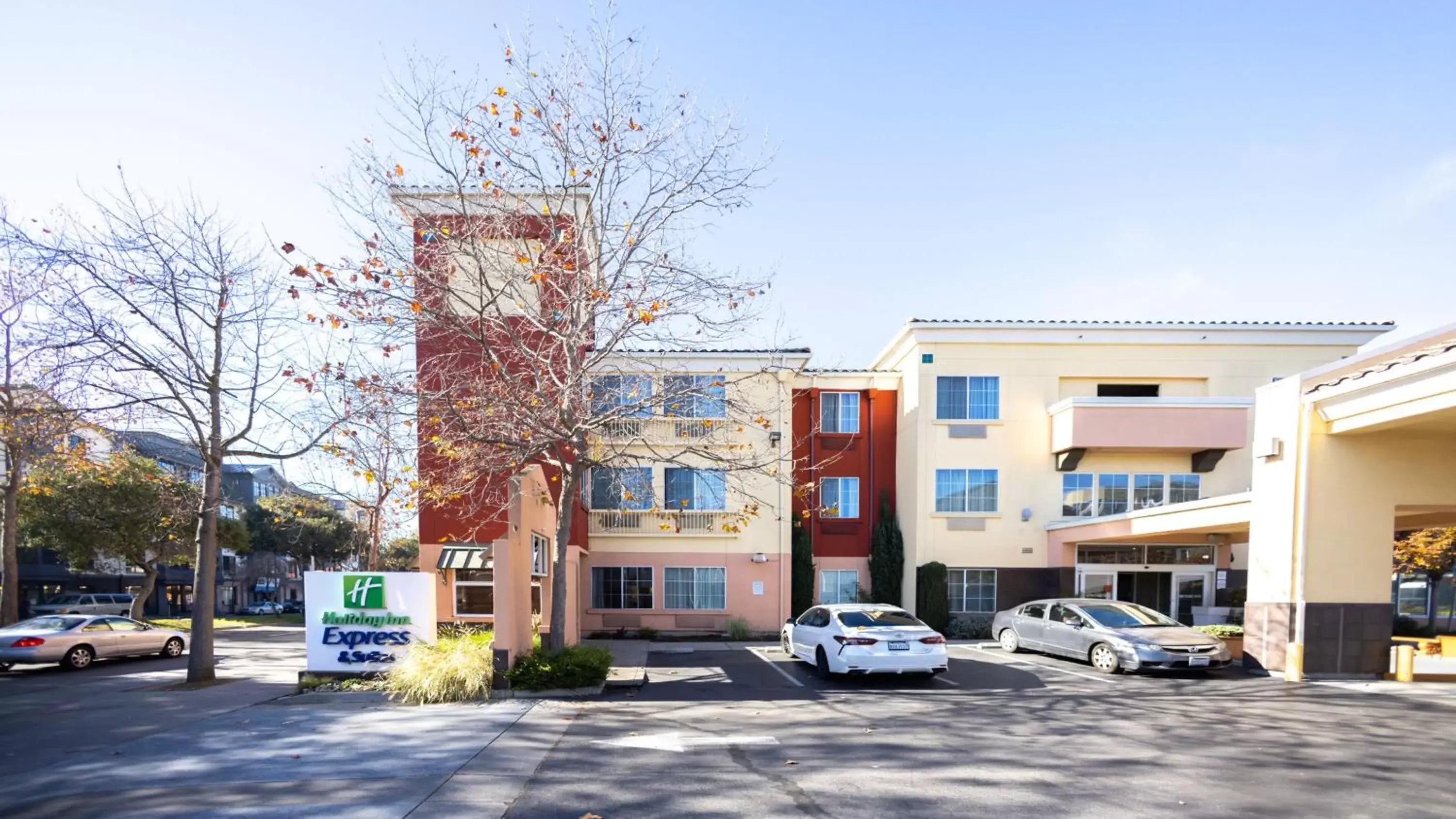 Property Building in Holiday Inn Express Berkeley, an IHG Hotel