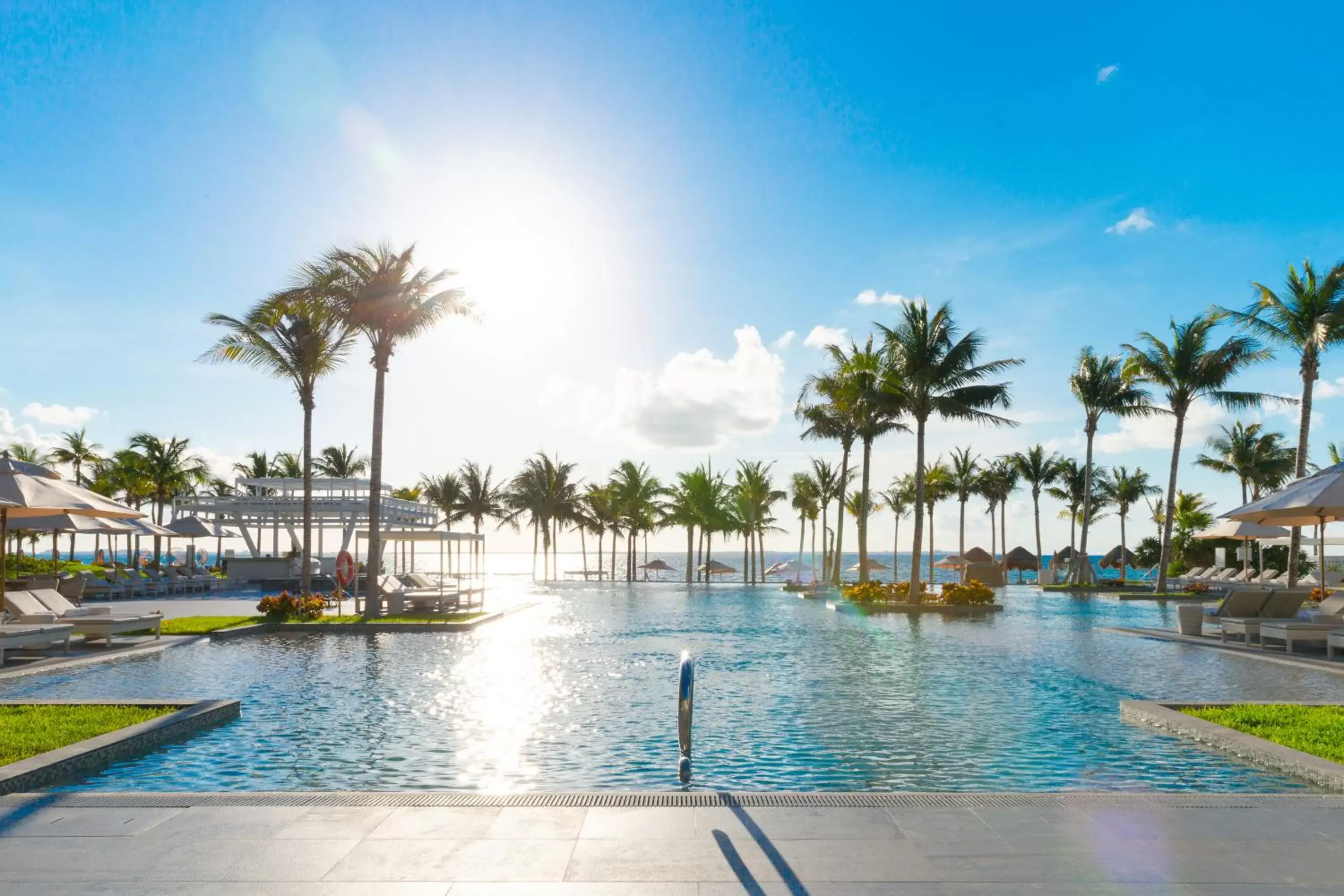 Swimming Pool in Garza Blanca Resort & Spa Cancun