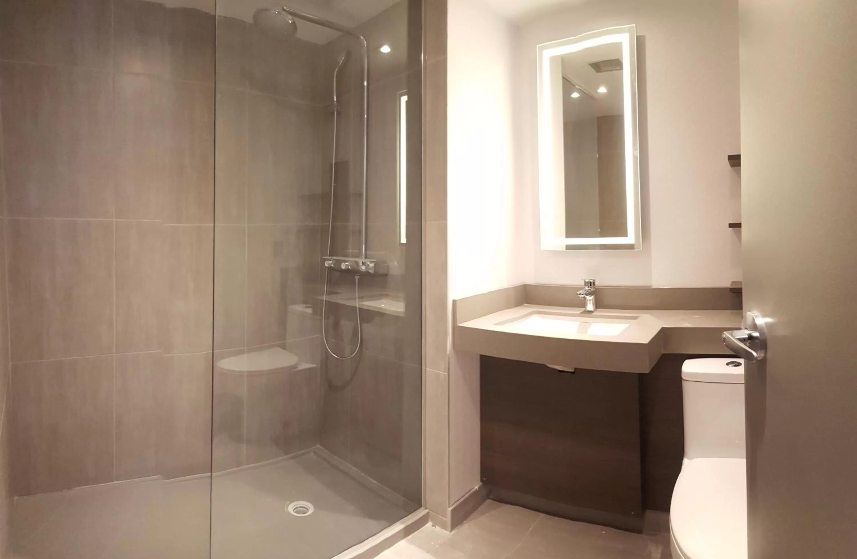 Bathroom in Novotel Montreal Center