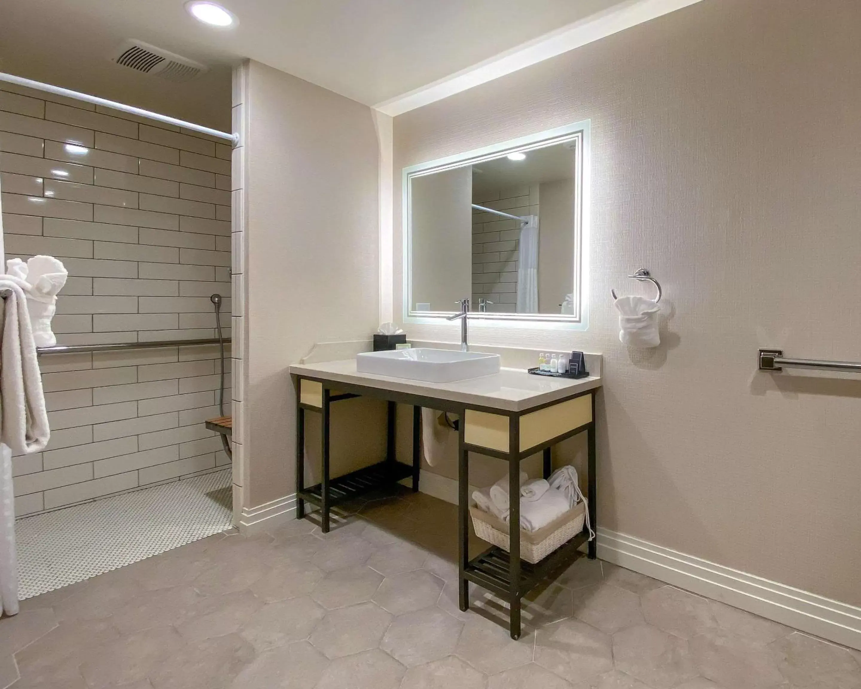 Bathroom in Bluestem Hotel Torrance Los Angeles, Ascend Hotel Collection