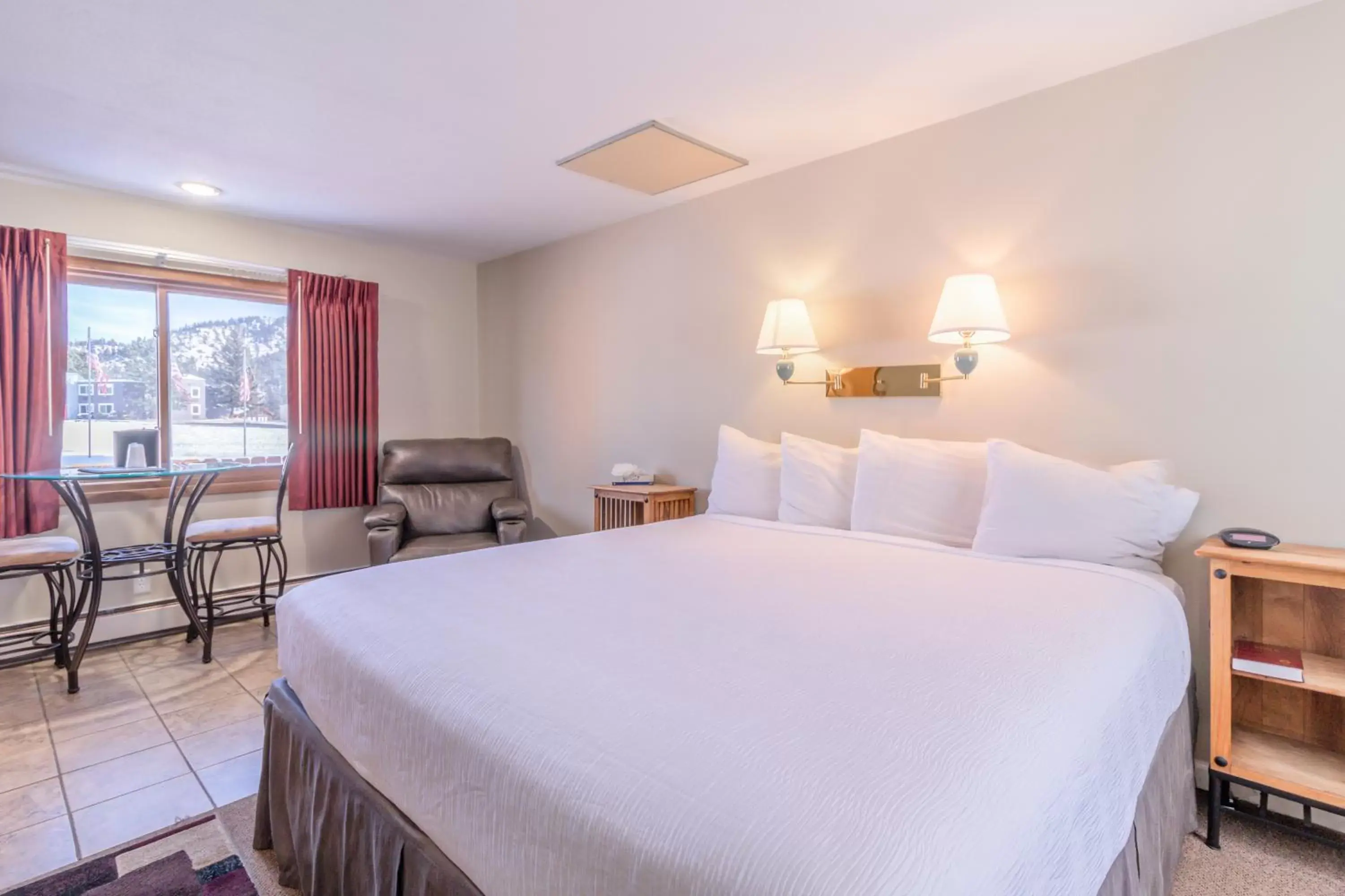 King Room (Shower Only) 07 in Murphy's Resort King Room (Shower Only) 07 in Murphy's Resort