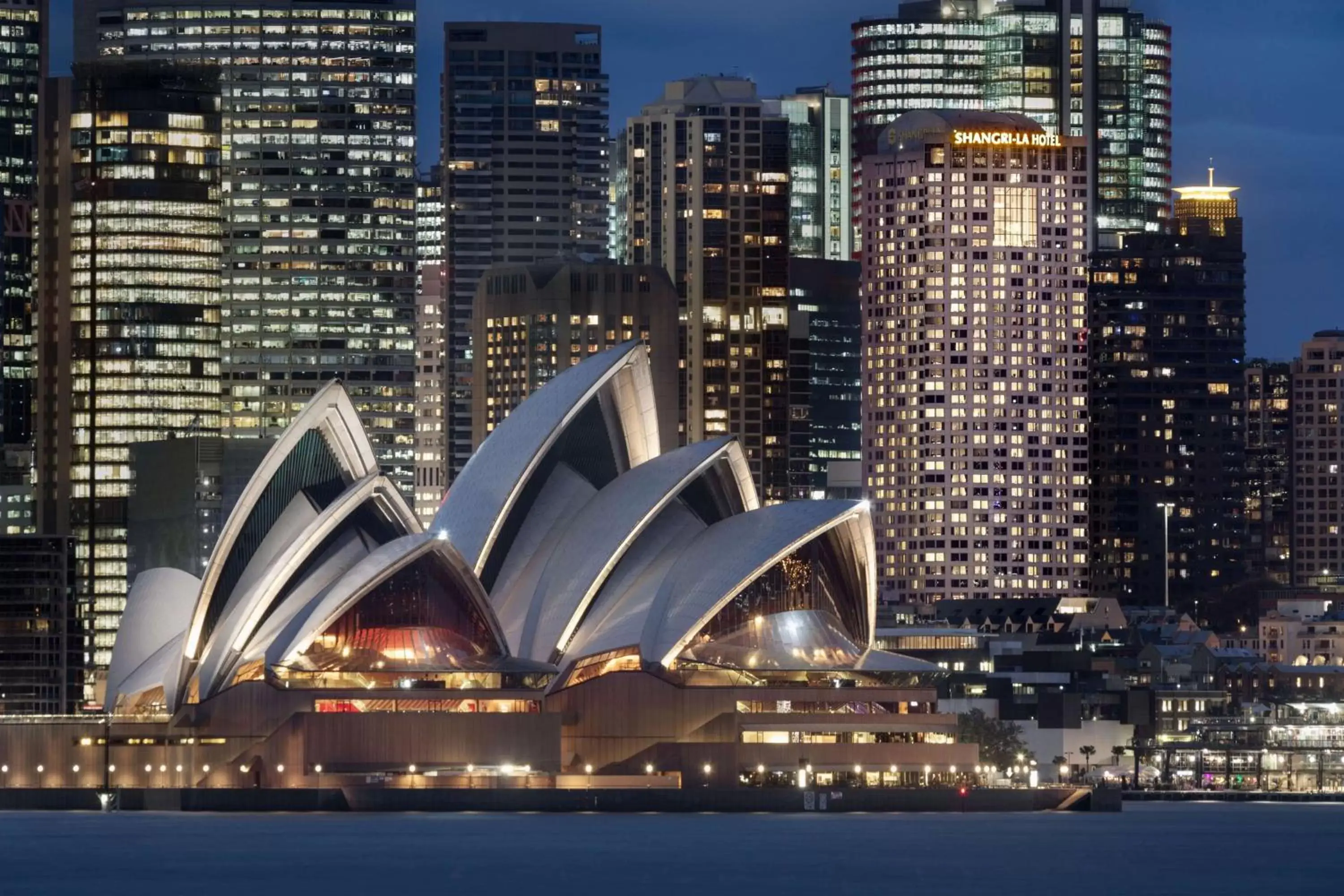 Property building in Shangri-La Sydney Property building in Shangri-La Sydney