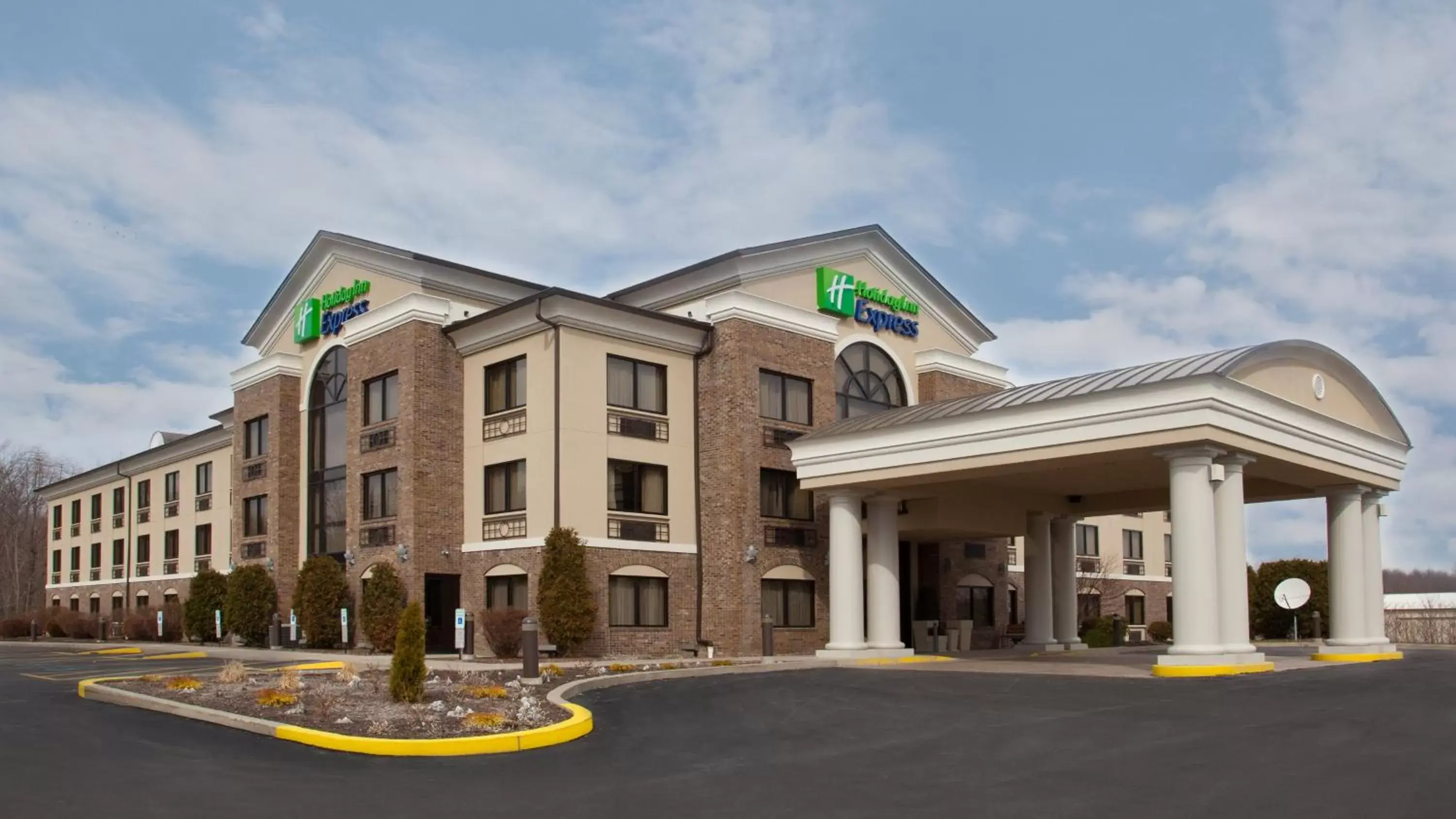 Property Building in Holiday Inn Express Grove City - Premium Outlet Mall, an IHG Hotel