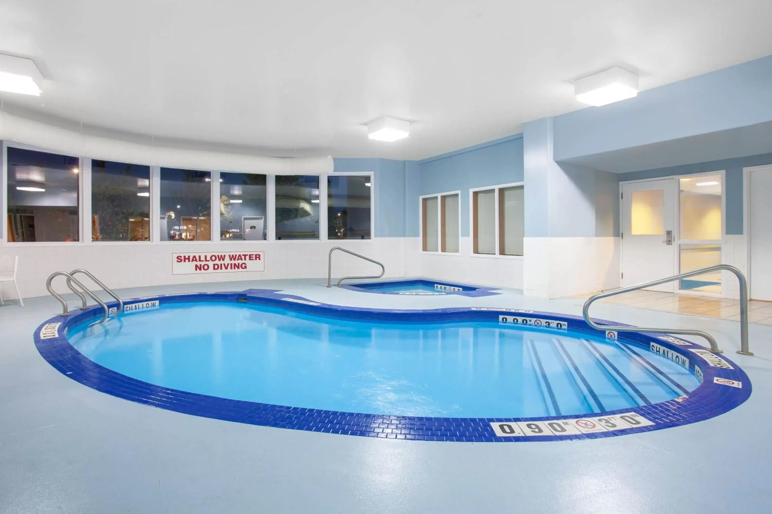 , Swimming Pool in Super 8 by Wyndham Midland