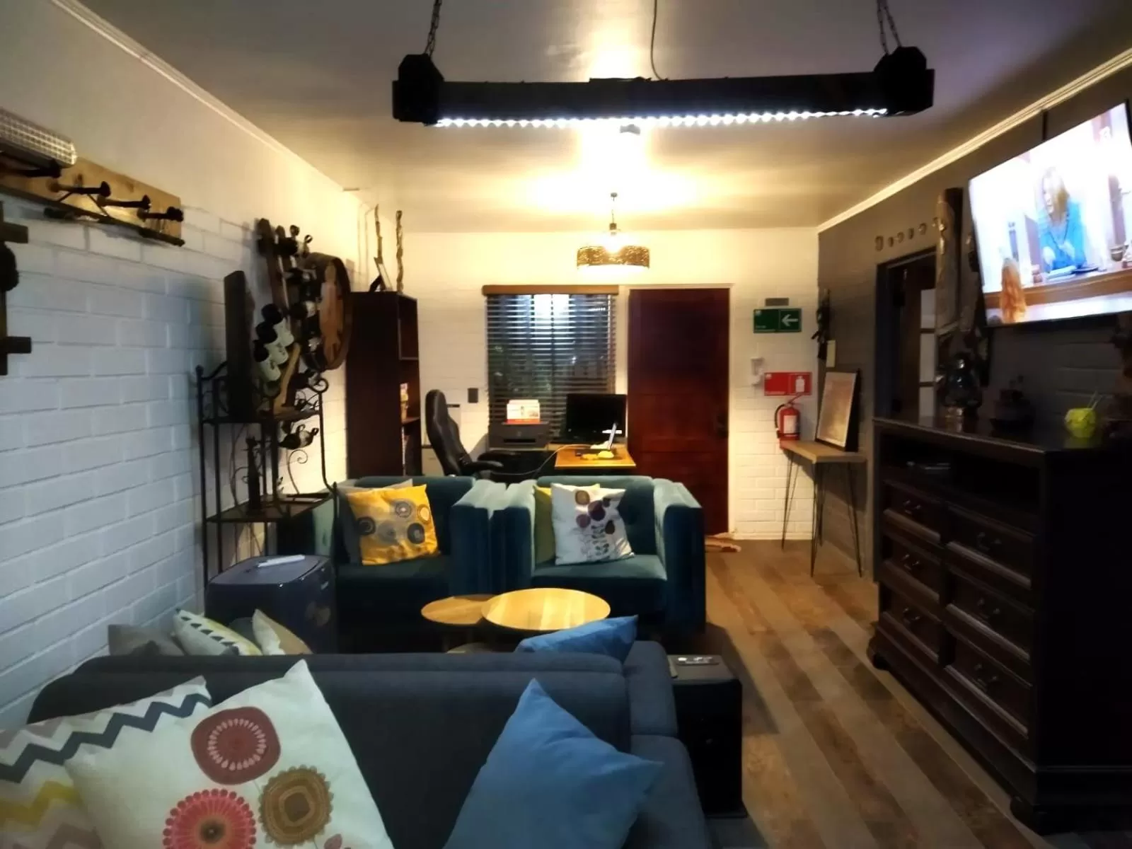 Living room in Casa Roble Añejo Bed & Breakfast