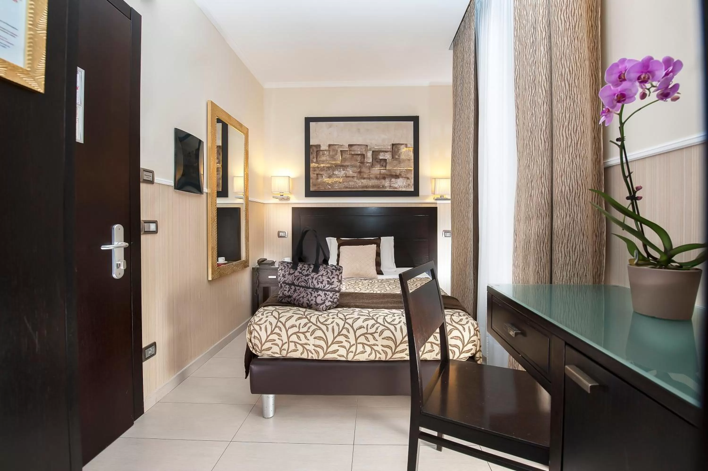 Bedroom, Bed in Yes Hotel Boutique Rome