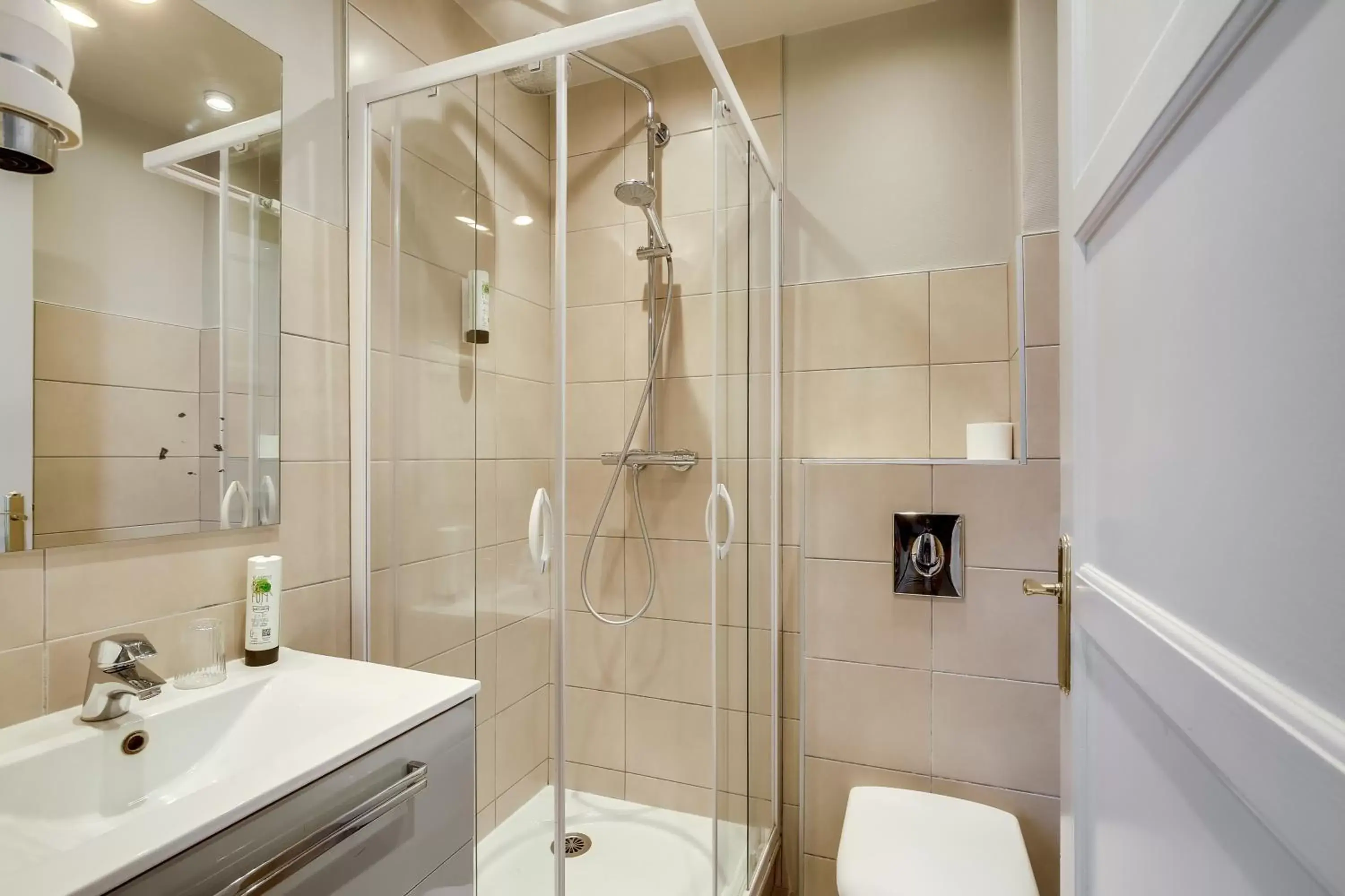 Toilet, Bathroom in Hôtel Marguerite