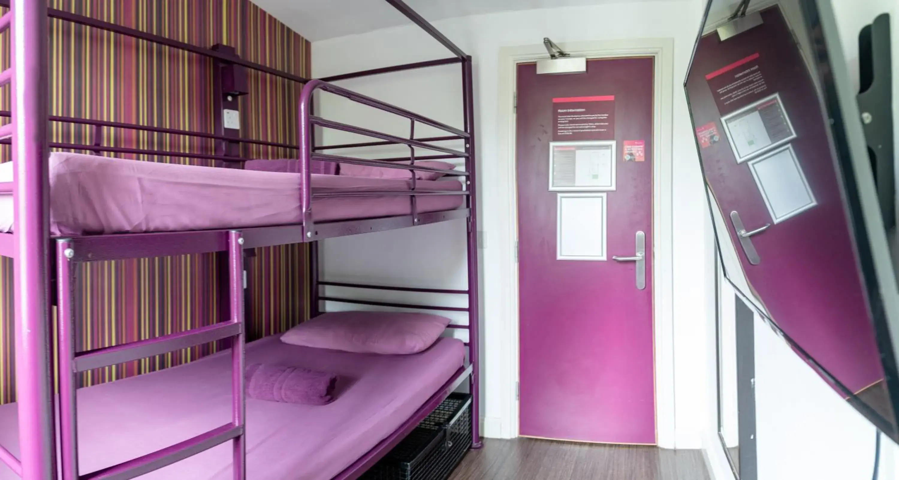 bunk bed in Safestay London Kensington Holland Park