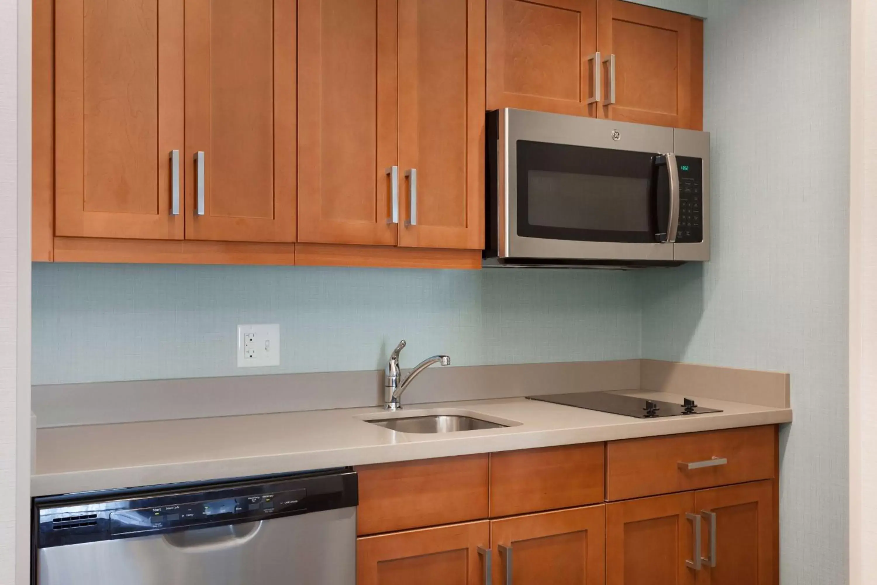 Kitchen or kitchenette, Kitchen/Kitchenette in Homewood Suites by Hilton Gateway Hills Nashua