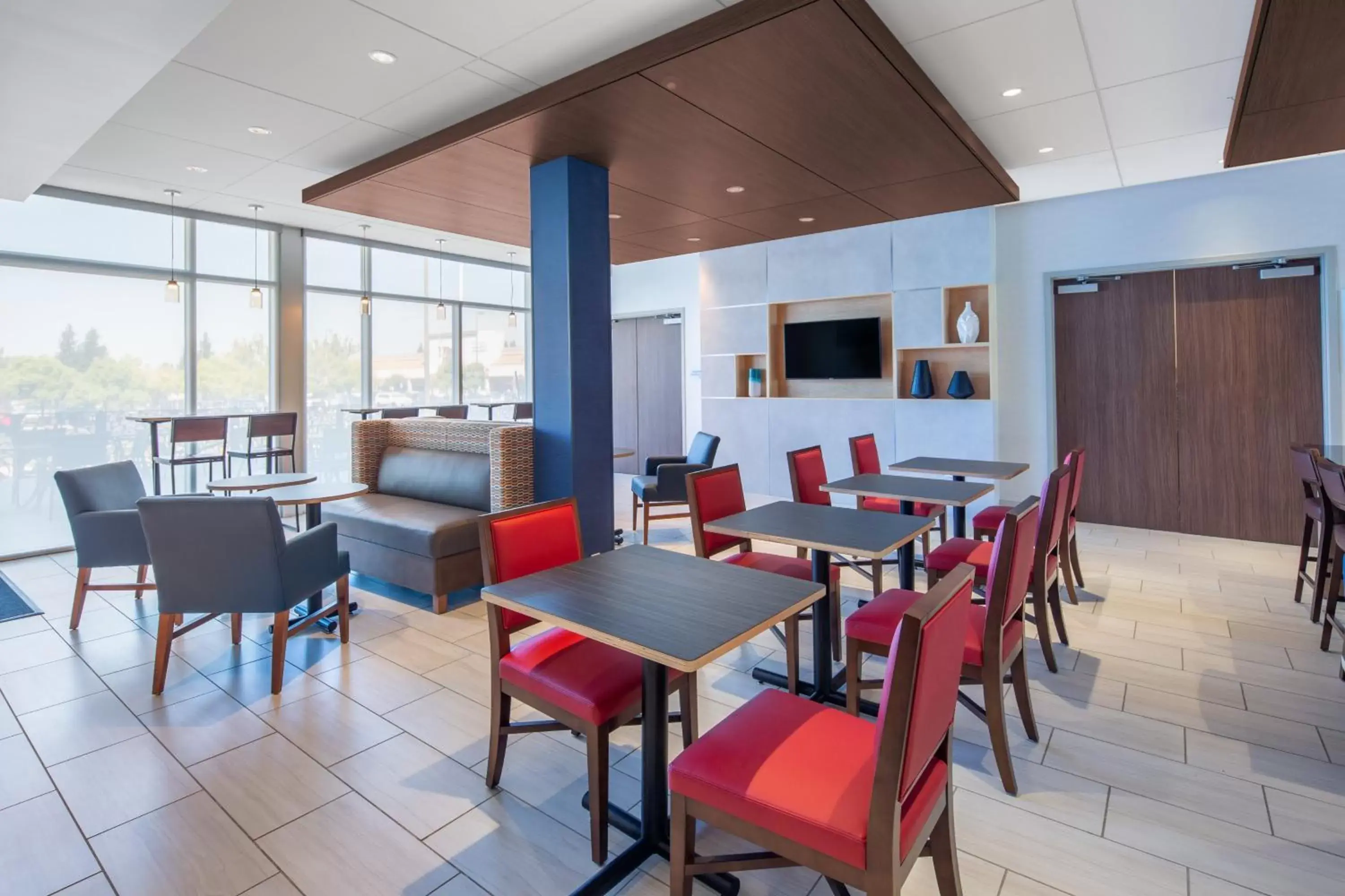 Breakfast, Restaurant/Places to Eat in Holiday Inn Express & Suites - Chico, an IHG Hotel