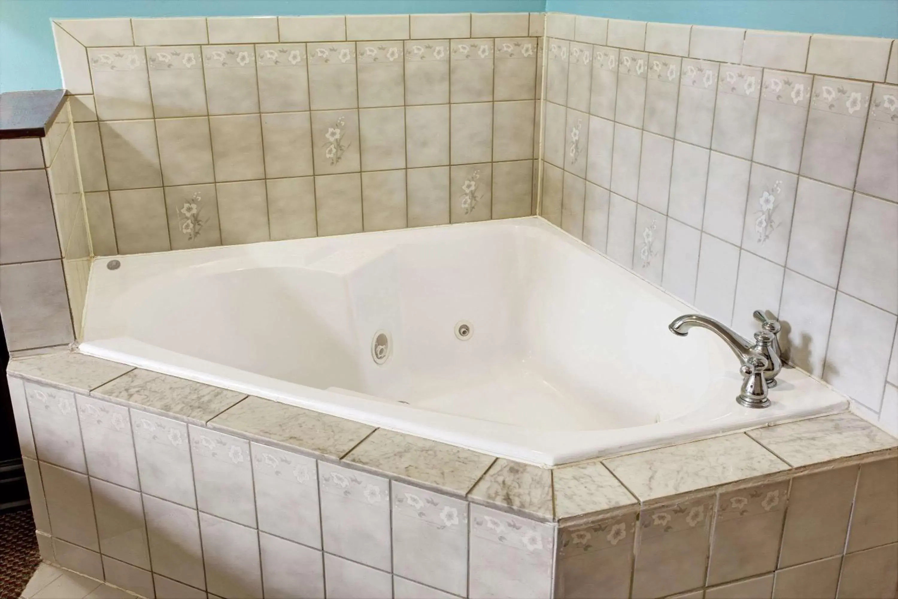 Deluxe Queen Room - Smoking in Super 8 by Wyndham Heath/Newark Deluxe Queen Room - Smoking in Super 8 by Wyndham Heath/Newark