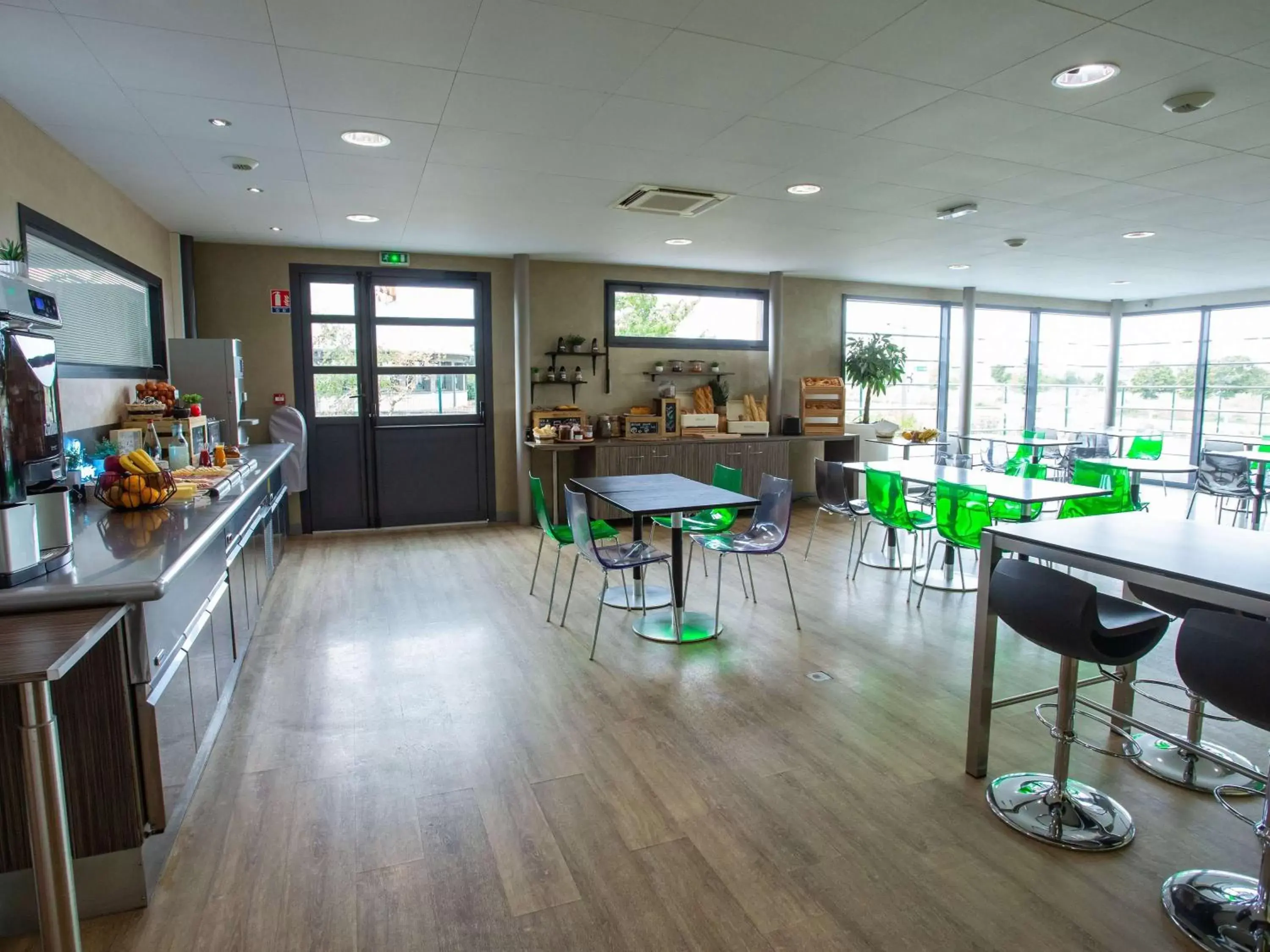 Property building, Restaurant/Places to Eat in ibis Styles Bourges