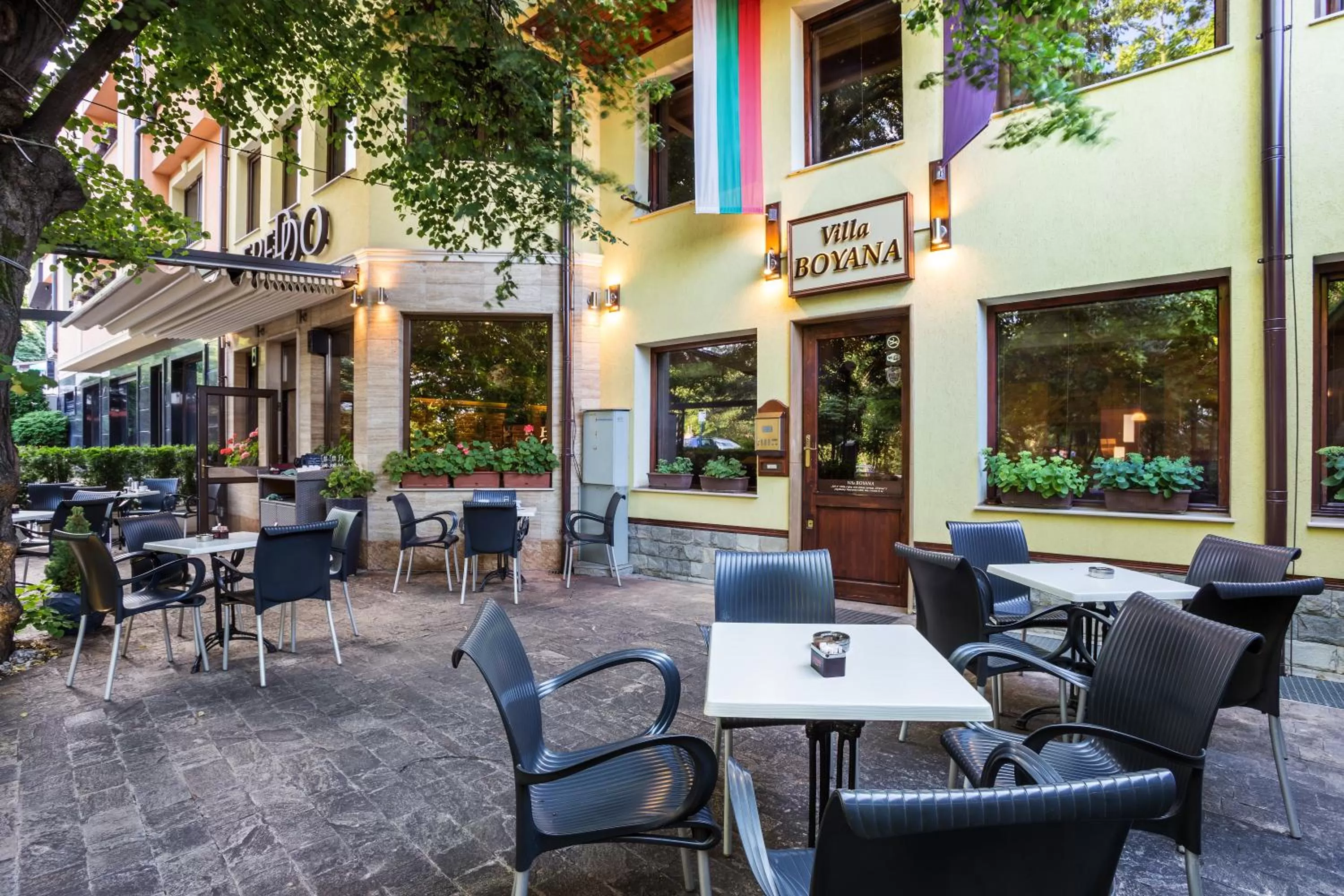 Street view in Hotel Villa Boyana - Free Parking