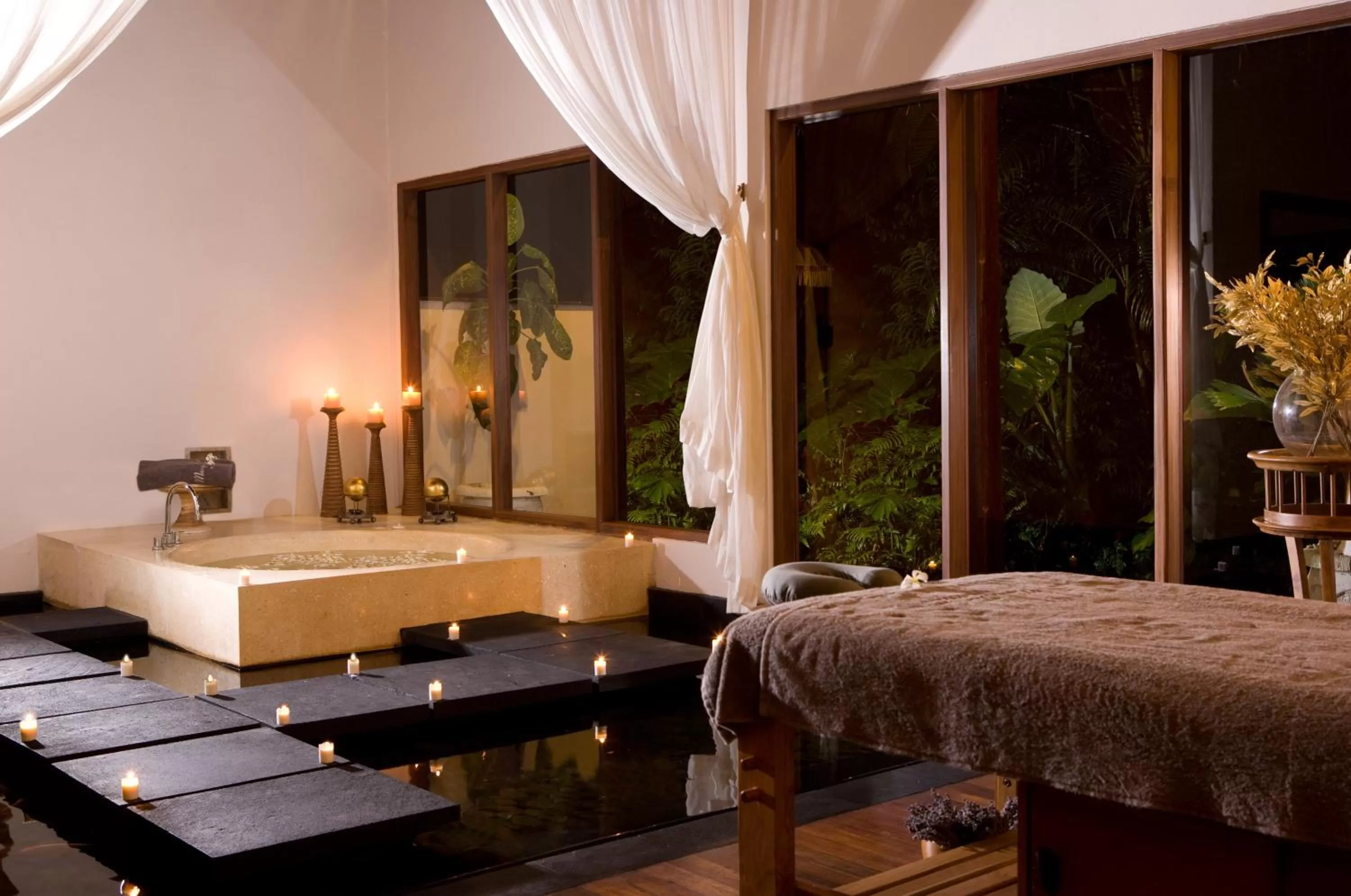 Spa and wellness centre/facilities, Bed in Kupu Kupu Barong Villas and Tree Spa by L’OCCITANE