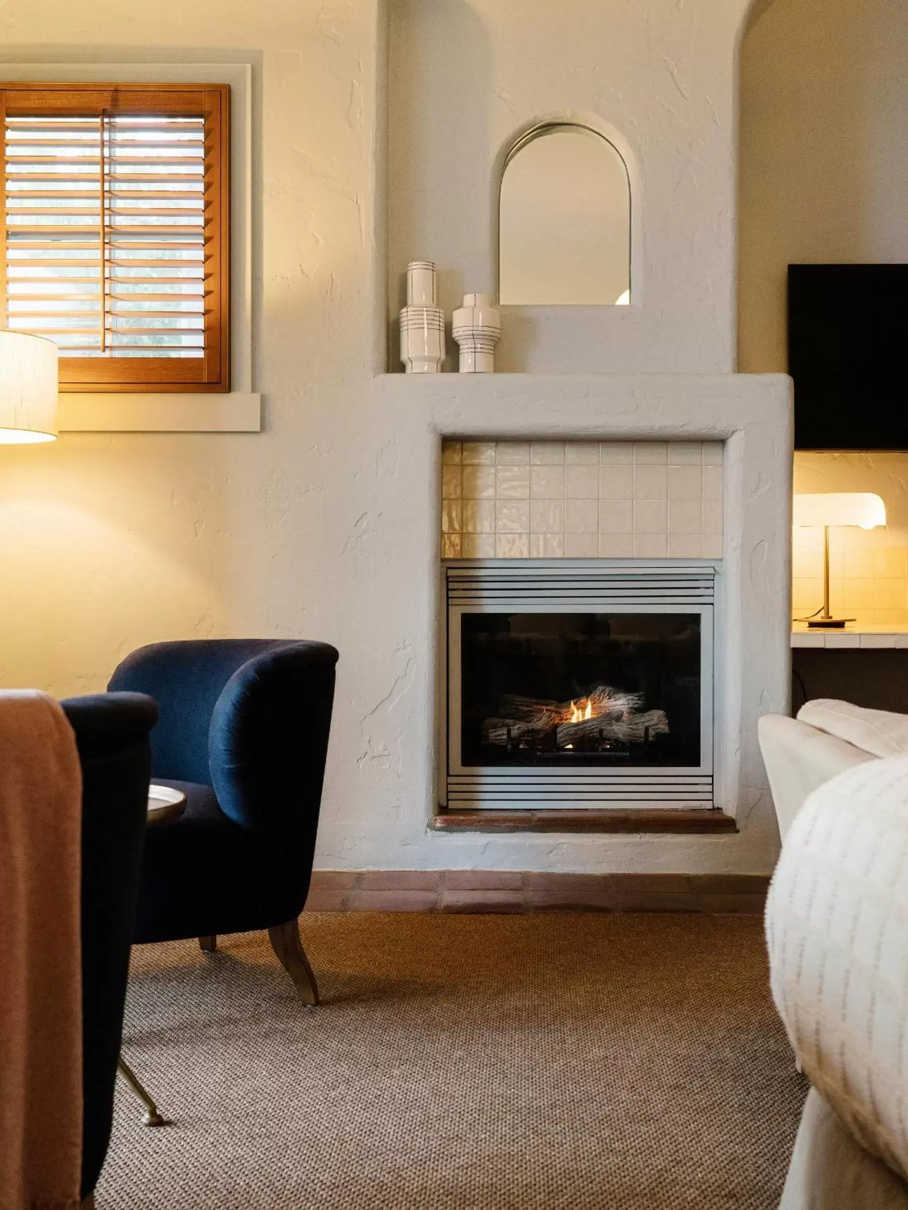 Seating area, Kitchen/Kitchenette in Palihouse Santa Barbara